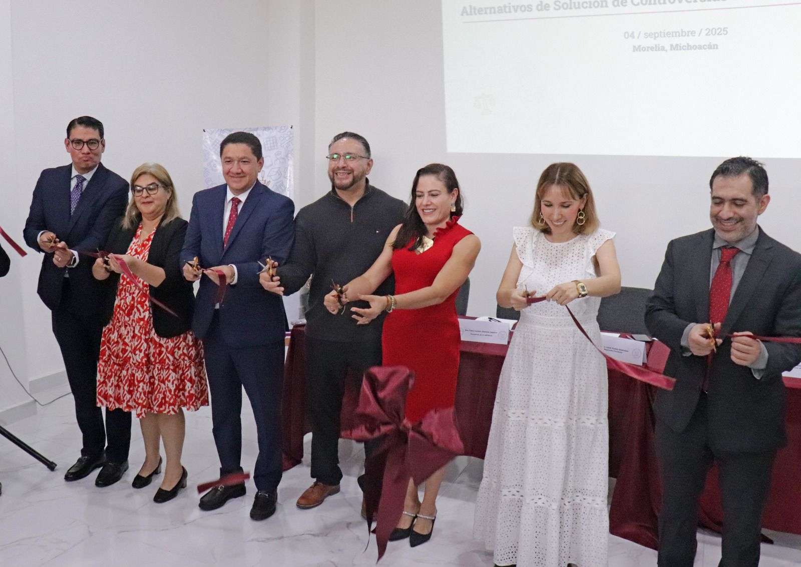 Michoacán inaugura primer centro de justicia alternativa en materia administrativa del país Michoacán inaugura primer centro de justicia alternativa en materia administrativa del país
