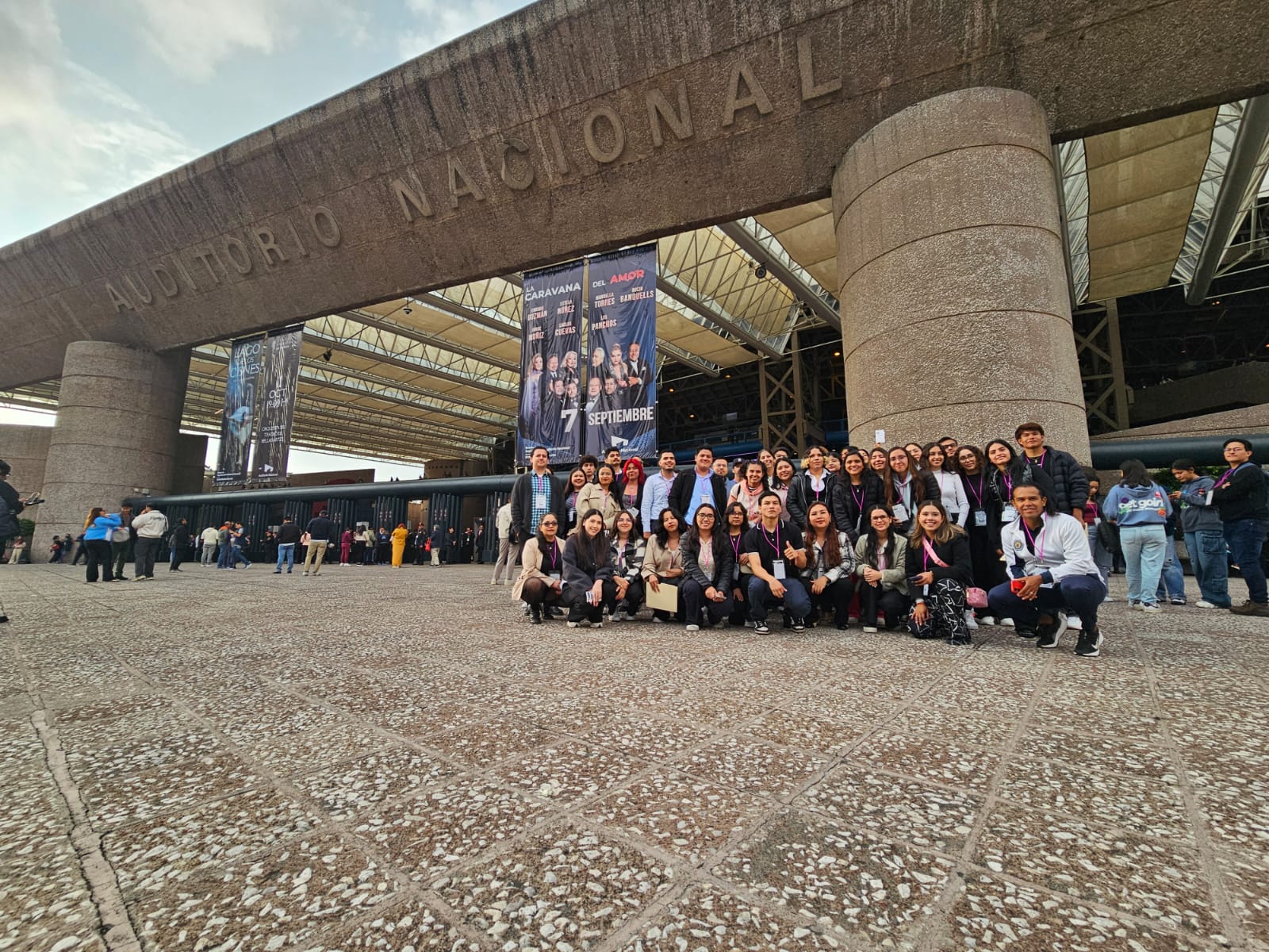 Alumnas y alumnos de excelencia de la UMSNH asisten al evento “México, Siglo XXI” Alumnas y alumnos de excelencia de la UMSNH asisten al evento “México, Siglo XXI”