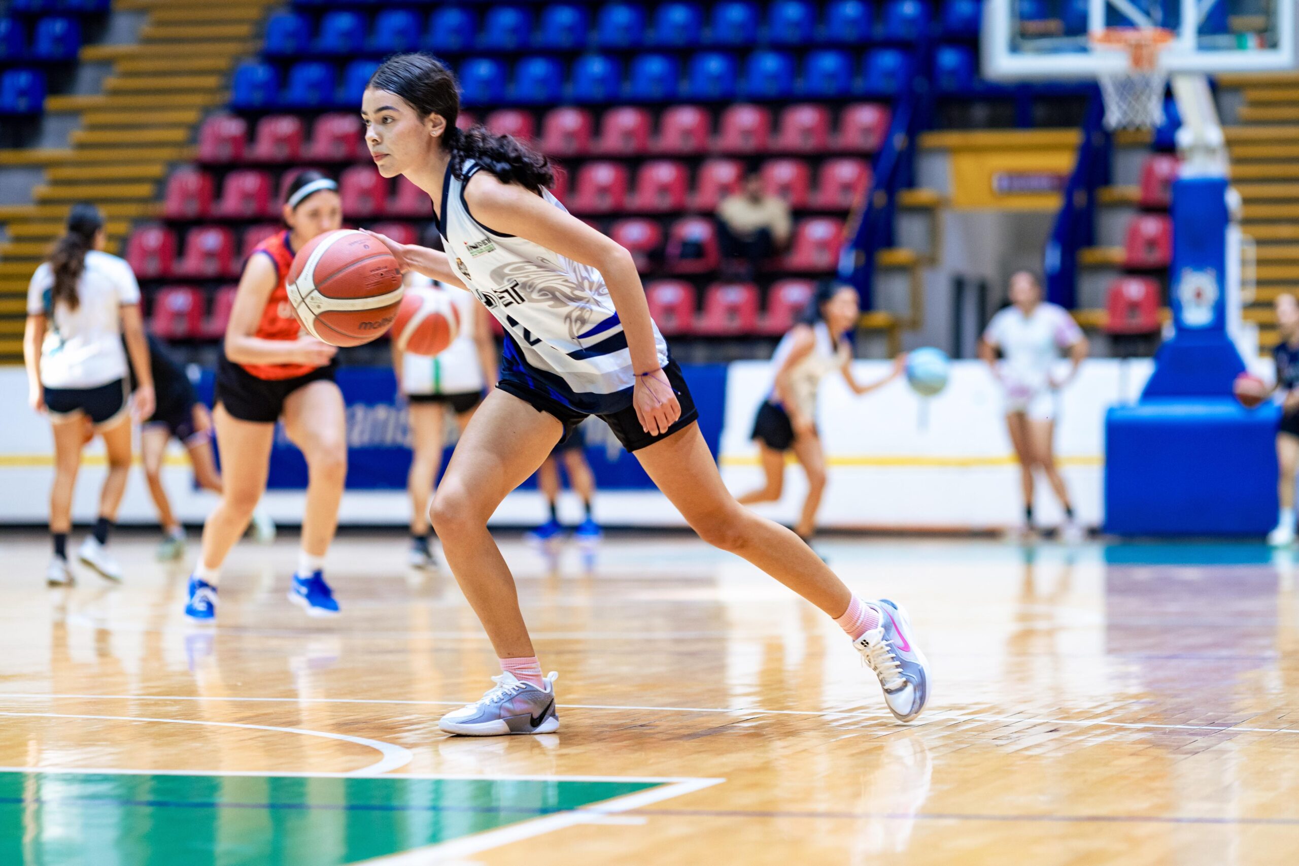 Básquetbol, voleibol, levantamiento de pesas y porristas concluyen sus visorías