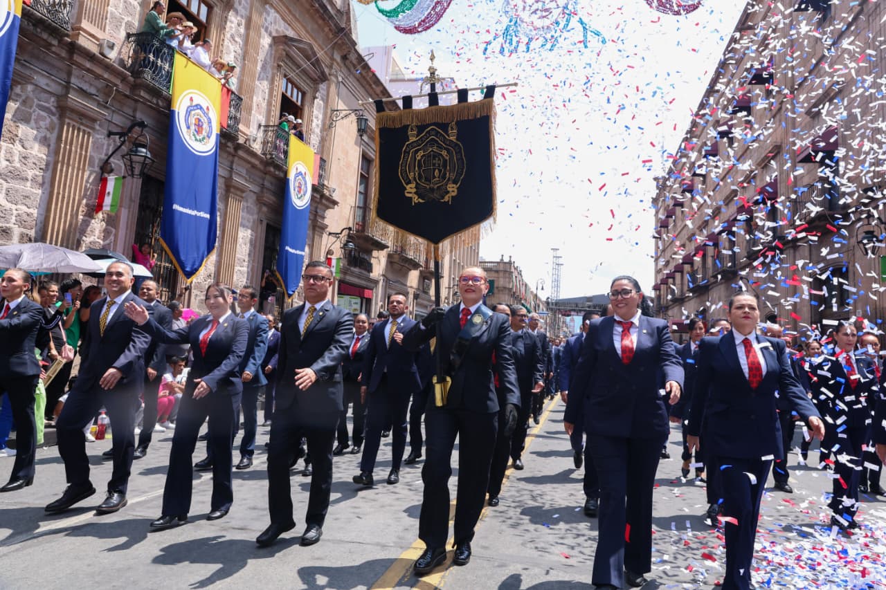 La fuerza de las y los nicolaitas se hizo presente en el desfile cívico con motivo del 215 aniversario del inicio de la Independencia de México La fuerza de las y los nicolaitas se hizo presente en el desfile cívico con motivo del 215 aniversario del inicio de la Independencia de México