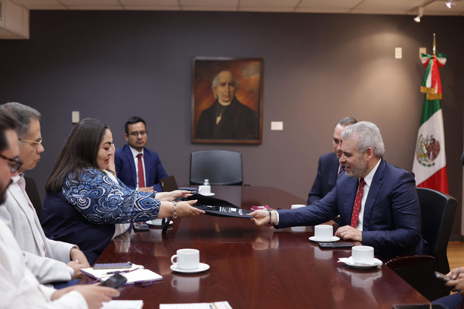 ARB estrecha relación con el consulado de Chicago en apoyo a migrantes ARB estrecha relación con el consulado de Chicago en apoyo a migrantes