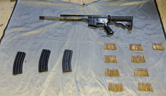 SSP y Defensa detienen a hombre con armamento en Operación Apatzingán SSP y Defensa detienen a hombre con armamento en Operación Apatzingán