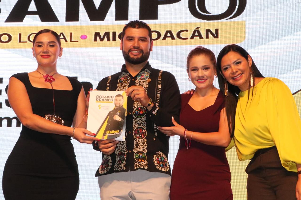 Octavio Ocampo presenta su primer informe en Zitácuaro Octavio Ocampo presenta su primer informe en Zitácuaro
