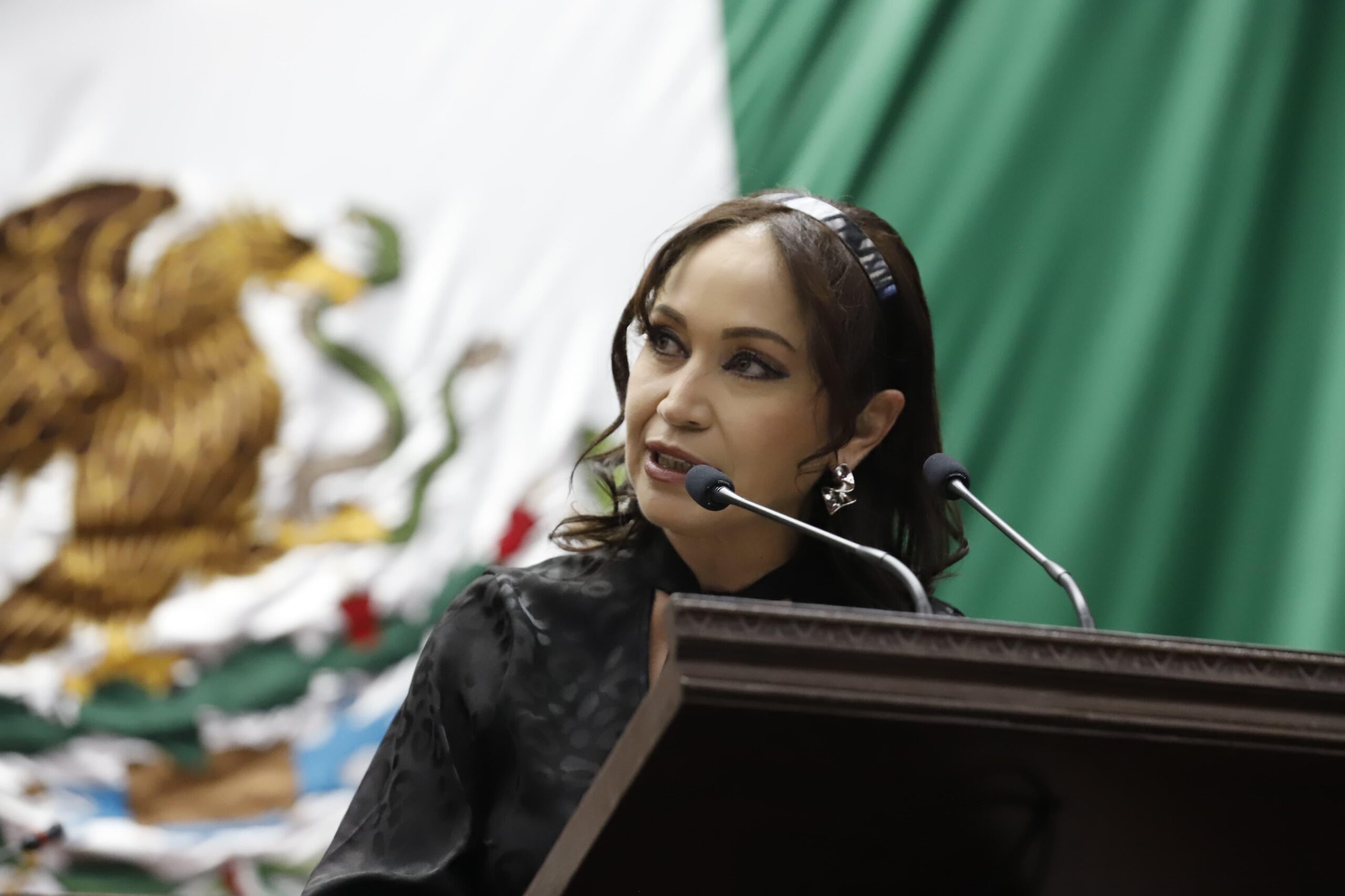 Presenta la diputada Itzé Camacho su Primer Informe de actividades legislativas Presenta la diputada Itzé Camacho su Primer Informe de actividades legislativas