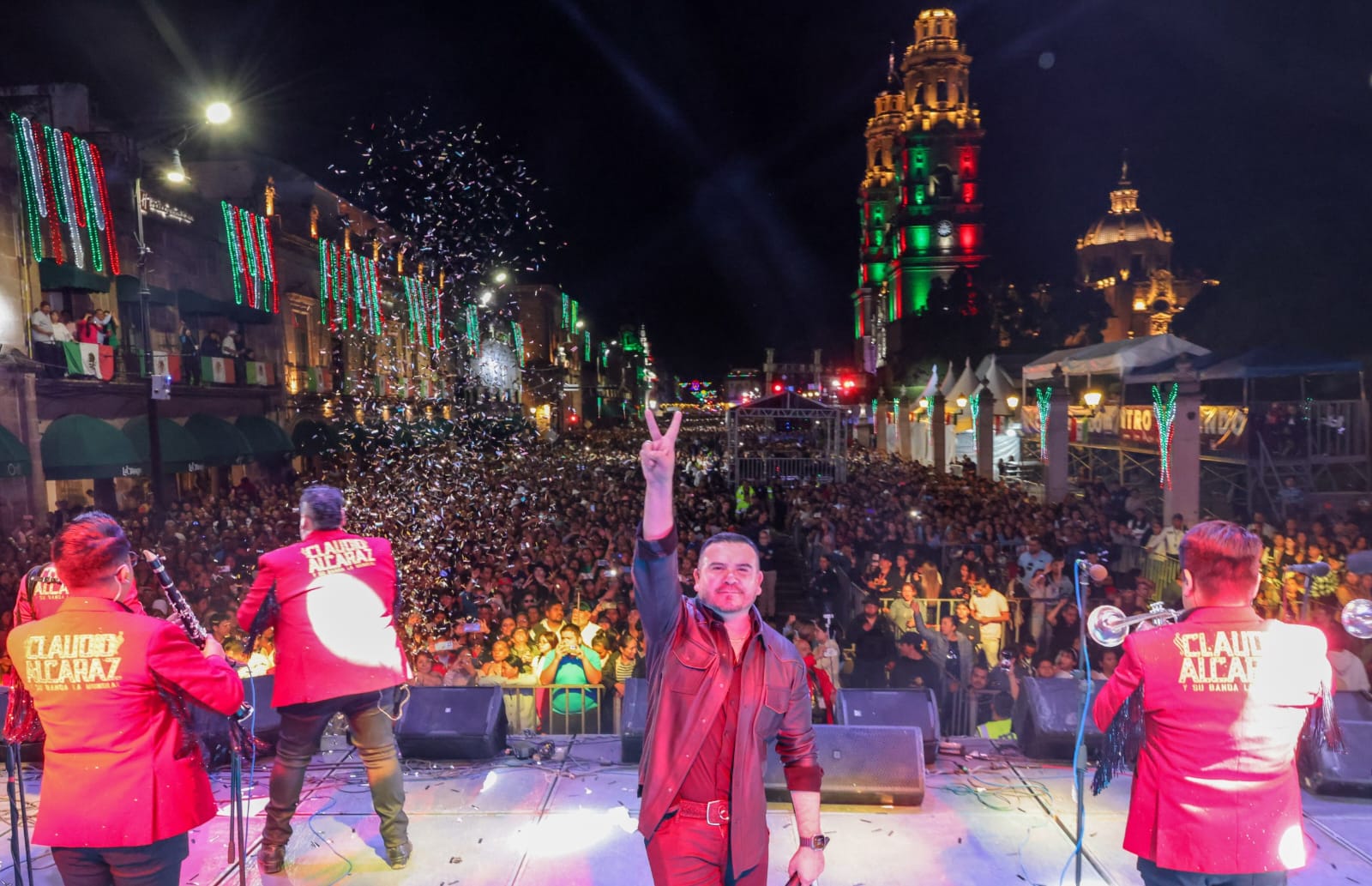 Claudio Alcaraz enciende la fiesta moreliana con su música regional mexicana Claudio Alcaraz enciende la fiesta moreliana con su música regional mexicana
