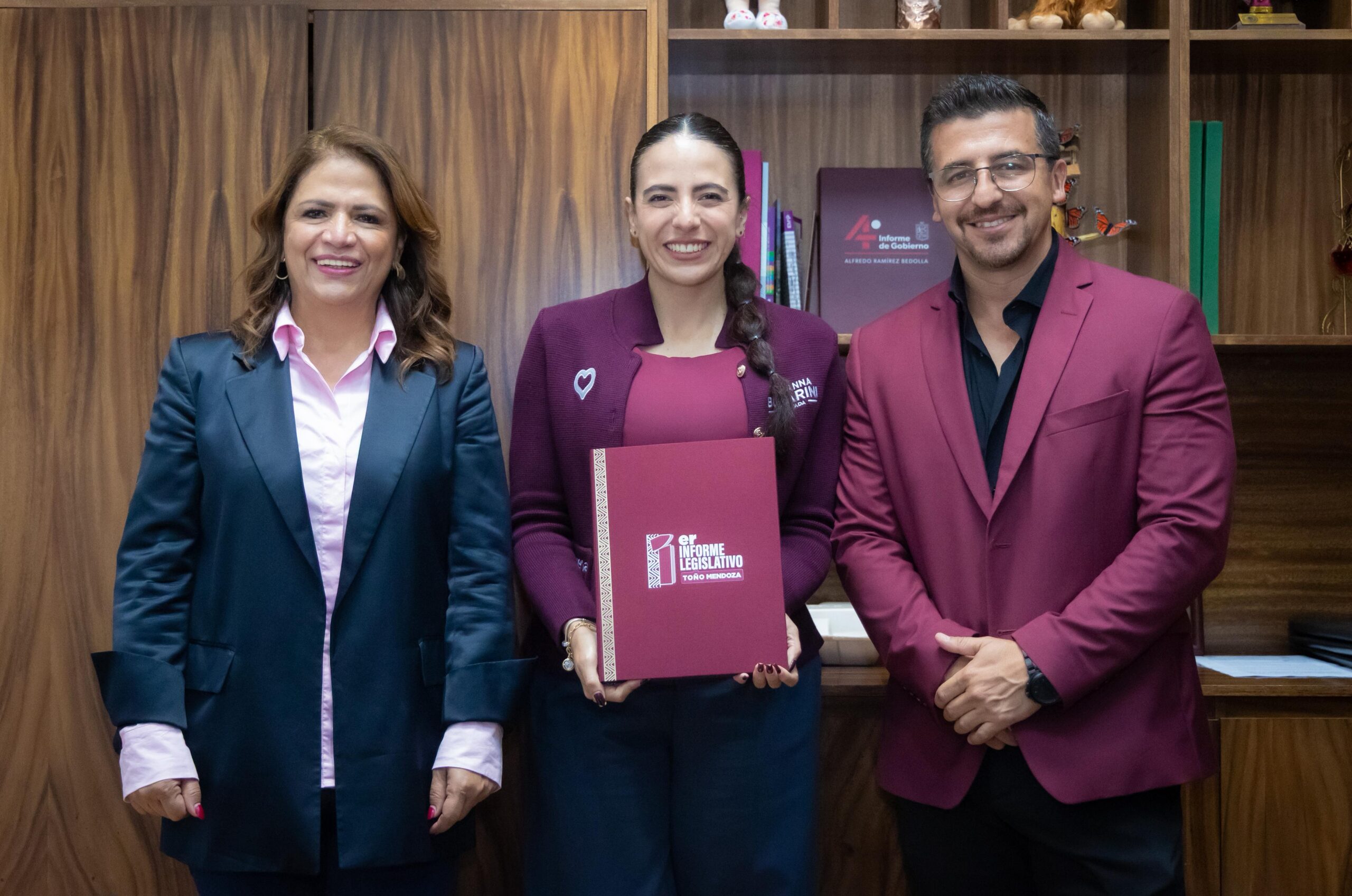 Diputado Toño Mendoza entrega su Primer Informe Legislativo ante el Congreso del Estado de Michoacán Diputado Toño Mendoza entrega su Primer Informe Legislativo ante el Congreso del Estado de Michoacán