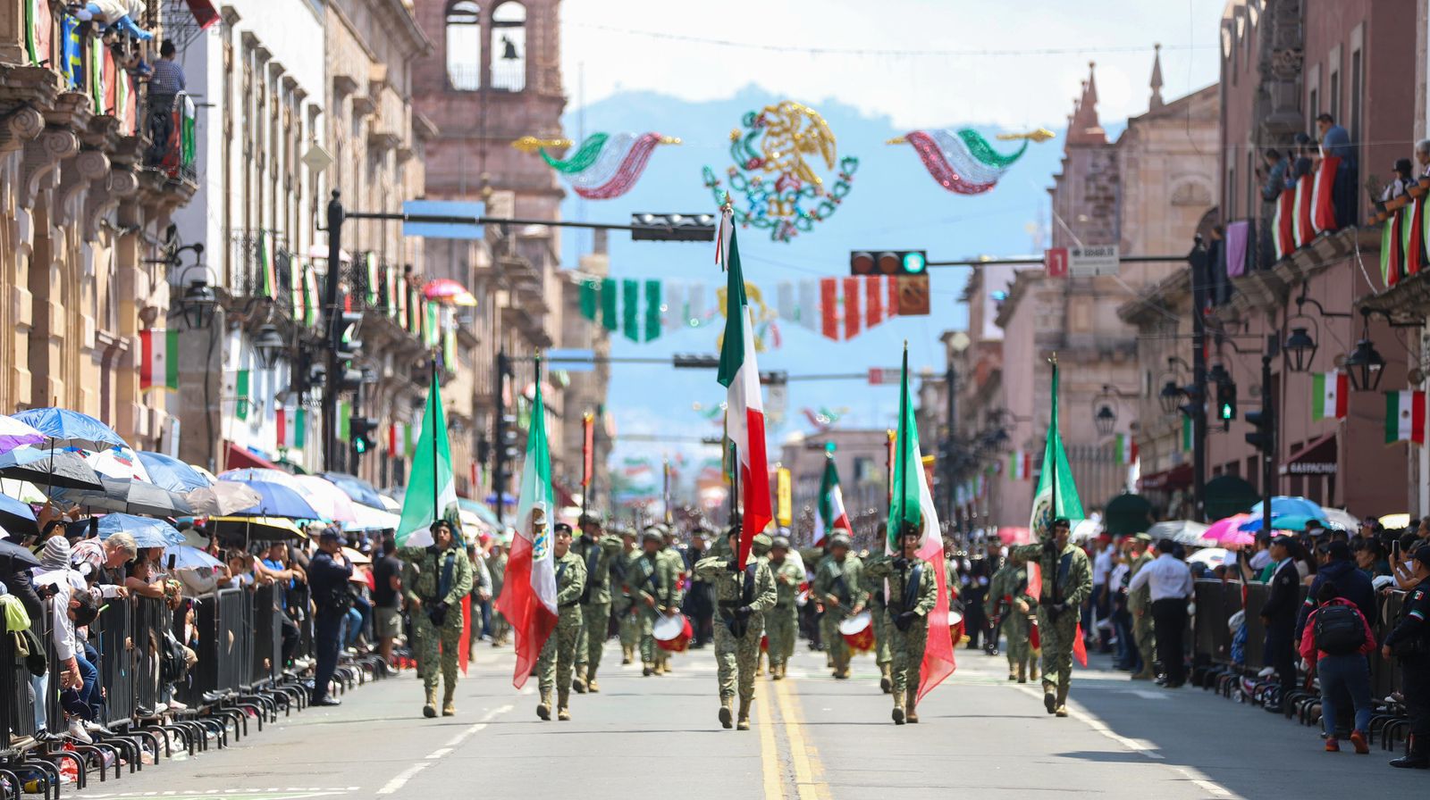 Encabeza ARB desfile cívico militar en honor a Morelos; familias desbordan orgullo y pertenencia Encabeza ARB desfile cívico militar en honor a Morelos; familias desbordan orgullo y pertenencia