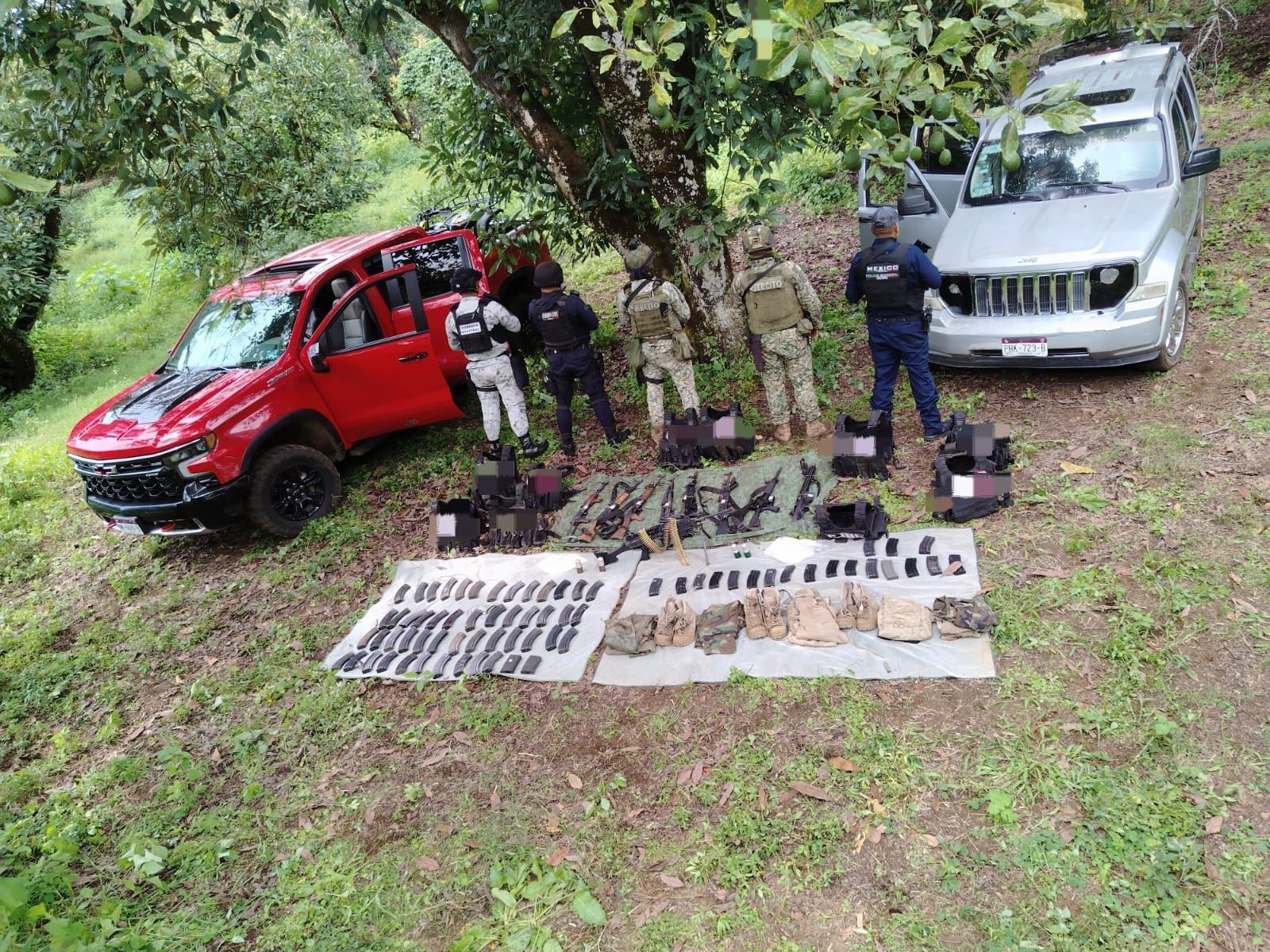 Fuerzas estatales y federales decomisan armamento en Blindaje Uruapan Fuerzas estatales y federales decomisan armamento en Blindaje Uruapan