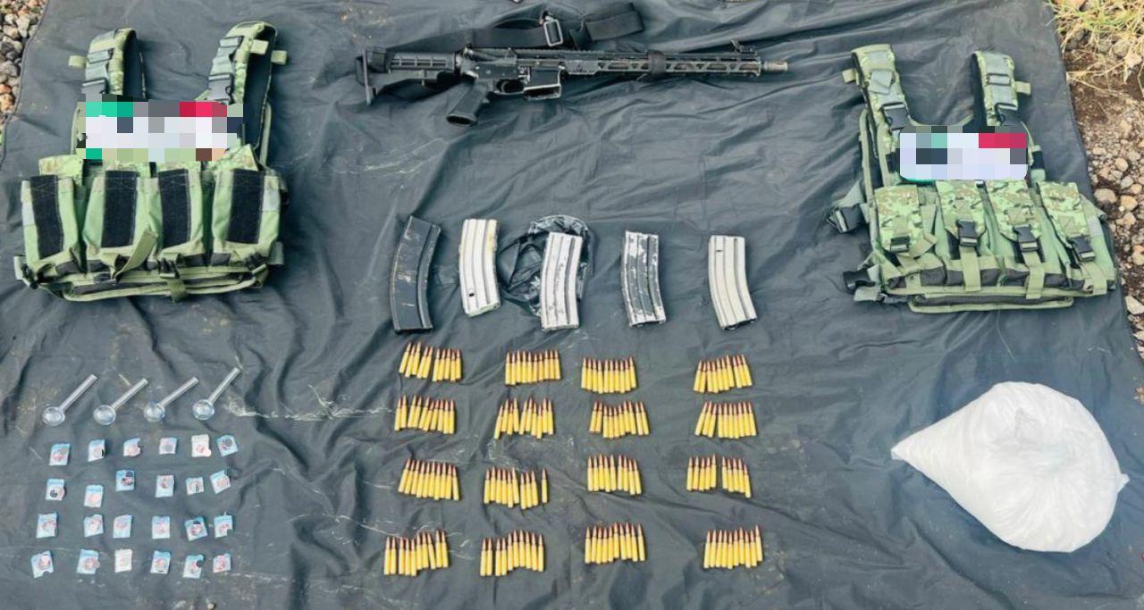 Asegurada en Uruapan camioneta con fusil y más de 4 kg de metanfetamina: SSP