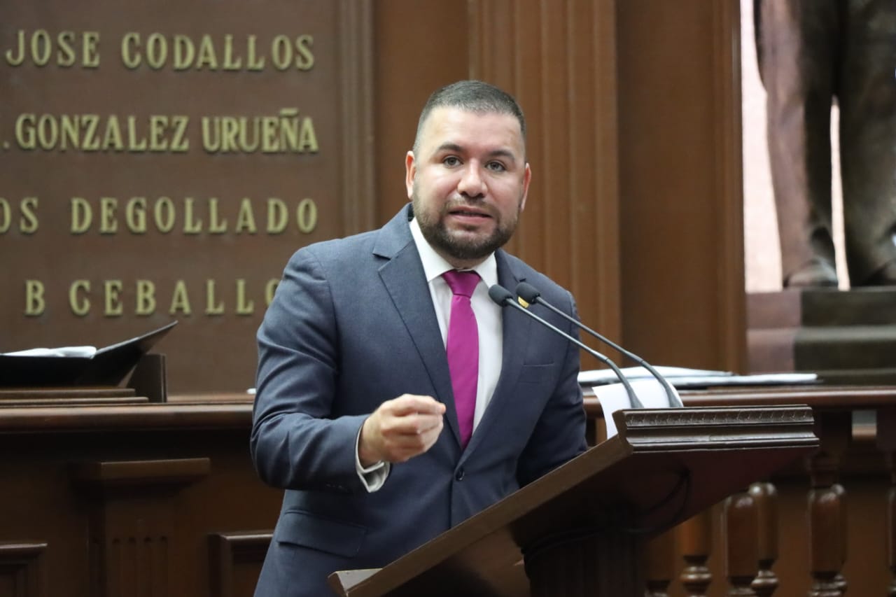 Reyes Galindo presenta iniciativa para frenar el Burnout, “síndrome de estrés laboral”, en trabajadores del Estado y municipios Reyes Galindo presenta iniciativa para frenar el Burnout, “síndrome de estrés laboral”, en trabajadores del Estado y municipios