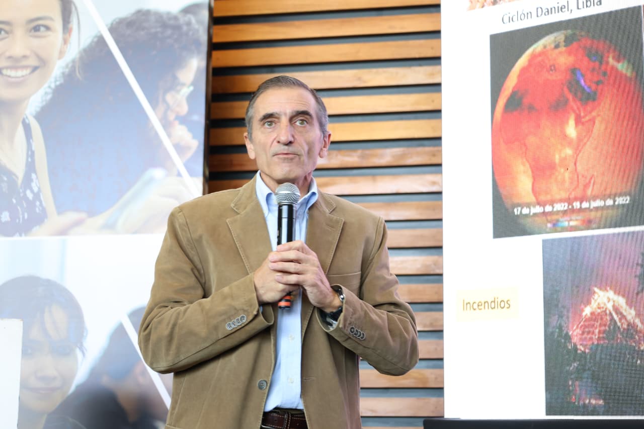Yarabí Ávila recibe al doctor Omar Masera, Premio Nobel de la Paz, quien brinda ponencia magistral en la UMSNH Yarabí Ávila recibe al doctor Omar Masera, Premio Nobel de la Paz, quien brinda ponencia magistral en la UMSNH