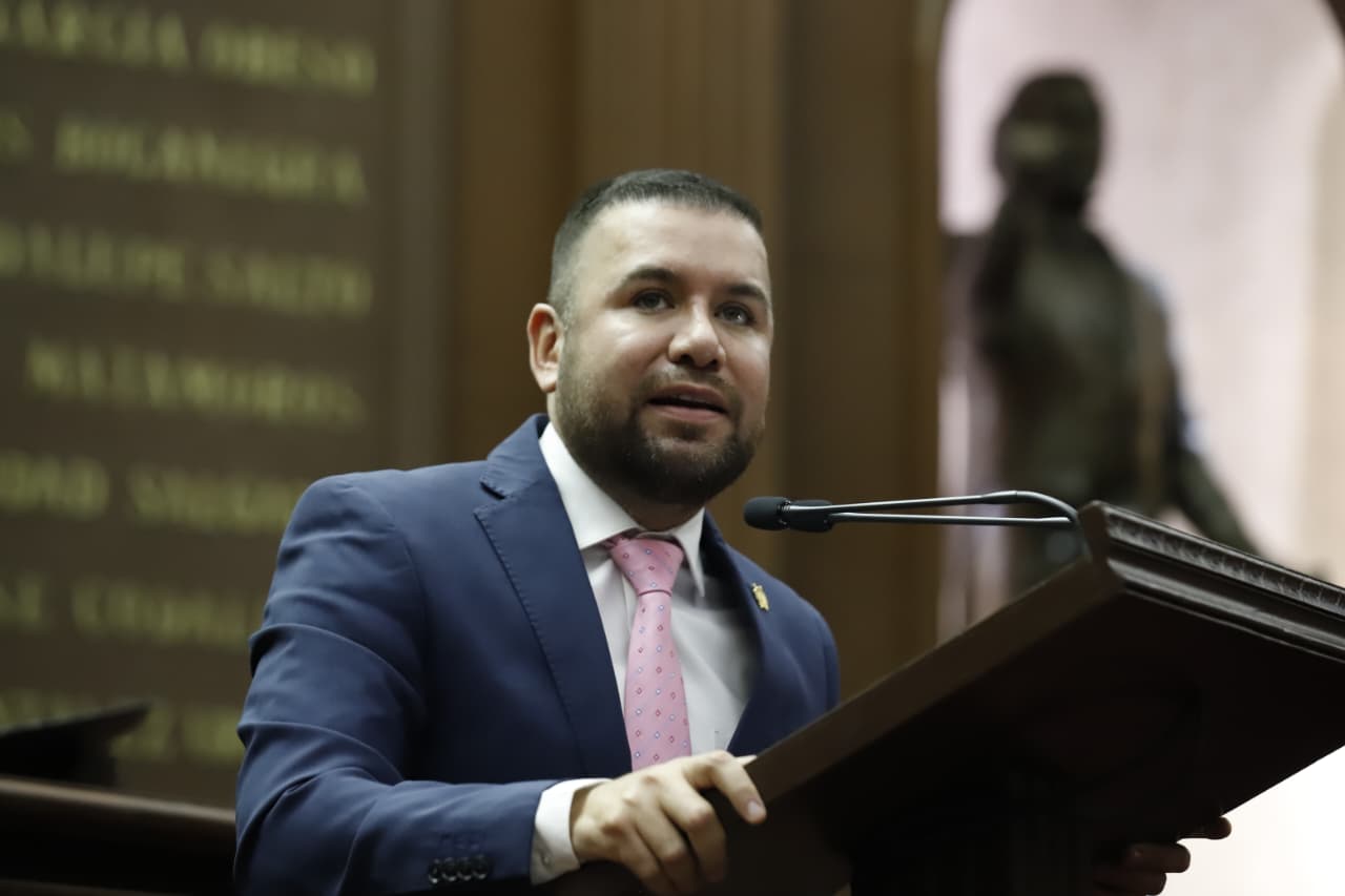Reyes Galindo presenta reforma para proteger la salud mental del magisterio michoacano Reyes Galindo presenta reforma para proteger la salud mental del magisterio michoacano