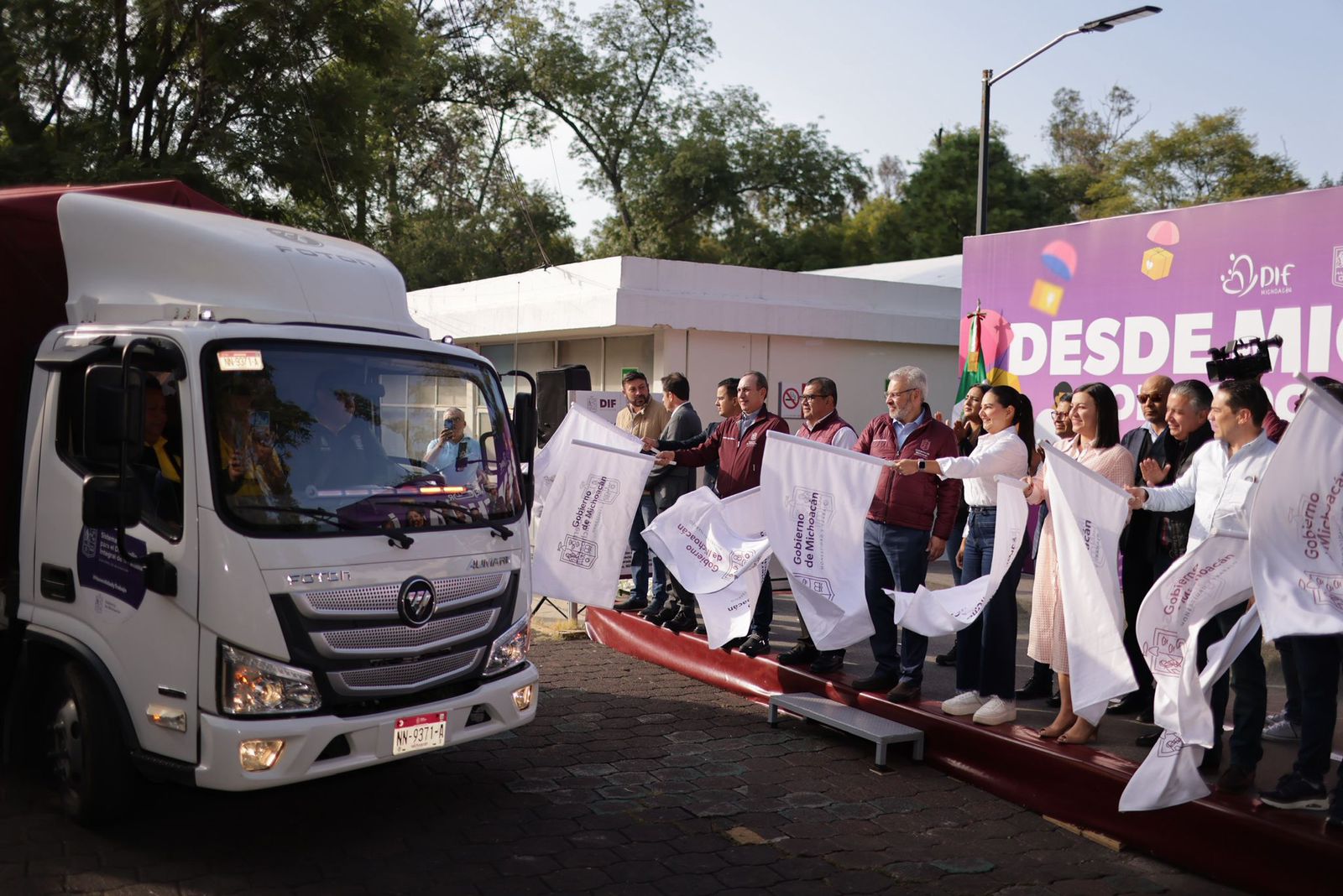 ARB da banderazo de salida a 55 toneladas de ayuda para estados afectados por lluvias ARB da banderazo de salida a 55 toneladas de ayuda para estados afectados por lluvias