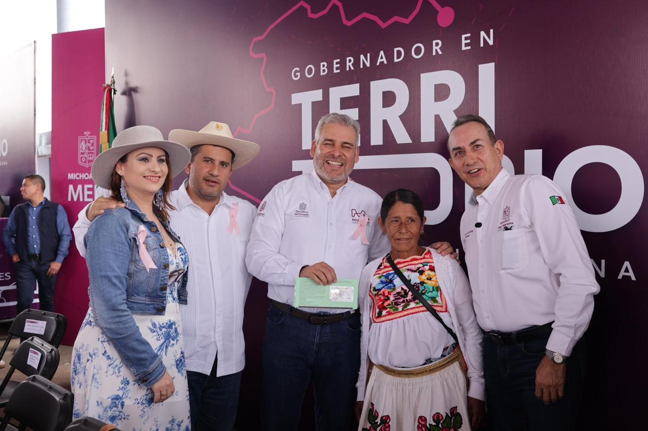 En audiencia pública, anuncia Bedolla próxima apertura de autopista Siglo XXI, tramo Pátzcuaro-Uruapan En audiencia pública, anuncia Bedolla próxima apertura de autopista Siglo XXI, tramo Pátzcuaro-Uruapan