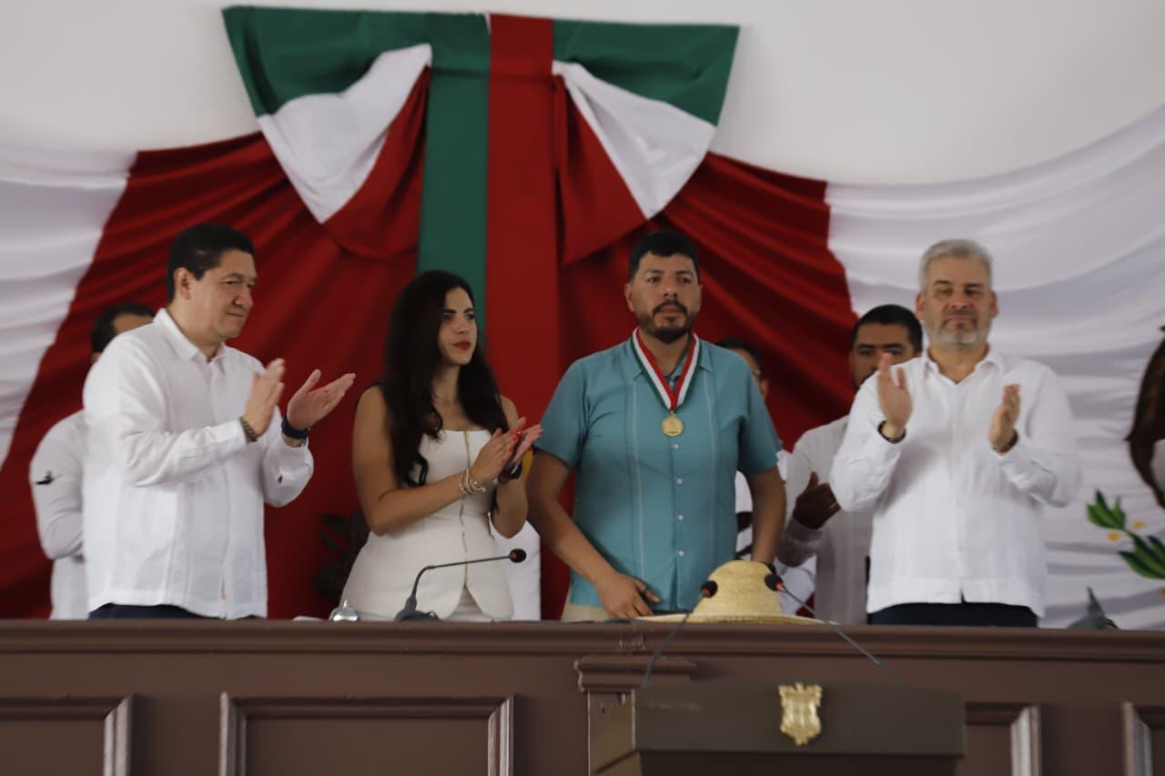 Otorga 76 Legislatura Presea “Constitución de 1814” a Felipe Orlando Aragón Andrade Otorga 76 Legislatura Presea “Constitución de 1814” a Felipe Orlando Aragón Andrade