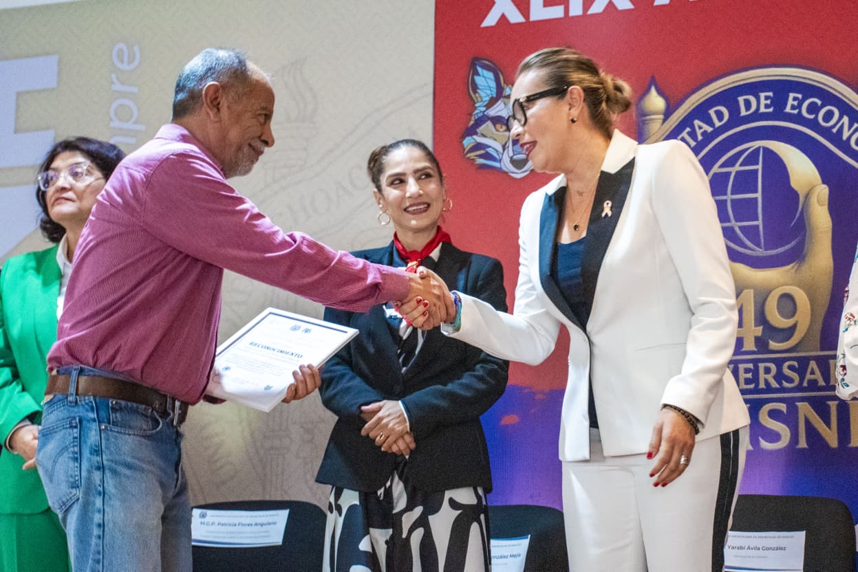 La Facultad de Economía innova y se transforma; Yarabí Ávila asiste al 49 aniversario de la dependencia La Facultad de Economía innova y se transforma; Yarabí Ávila asiste al 49 aniversario de la dependencia