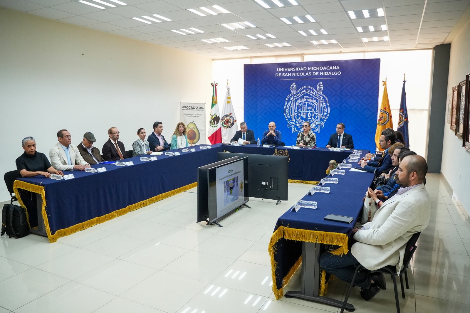 UMSNH impulsa una política de vinculación, cooperación y proyección global; Yarabí Ávila signa carta intención con AOMA UMSNH impulsa una política de vinculación, cooperación y proyección global; Yarabí Ávila signa carta intención con AOMA