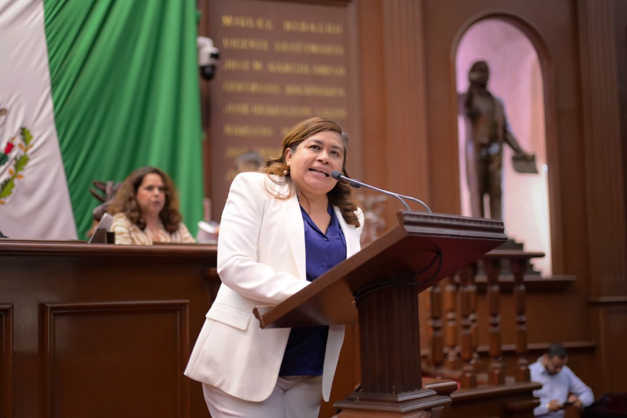 Propone Belinda Iturbide visibilizar a los trabajadores del Congreso de Michoacán