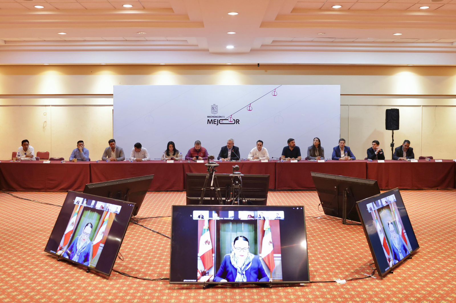 ARB y Rosa Icela encabezan primeras reuniones del Plan Michoacán con alcaldes