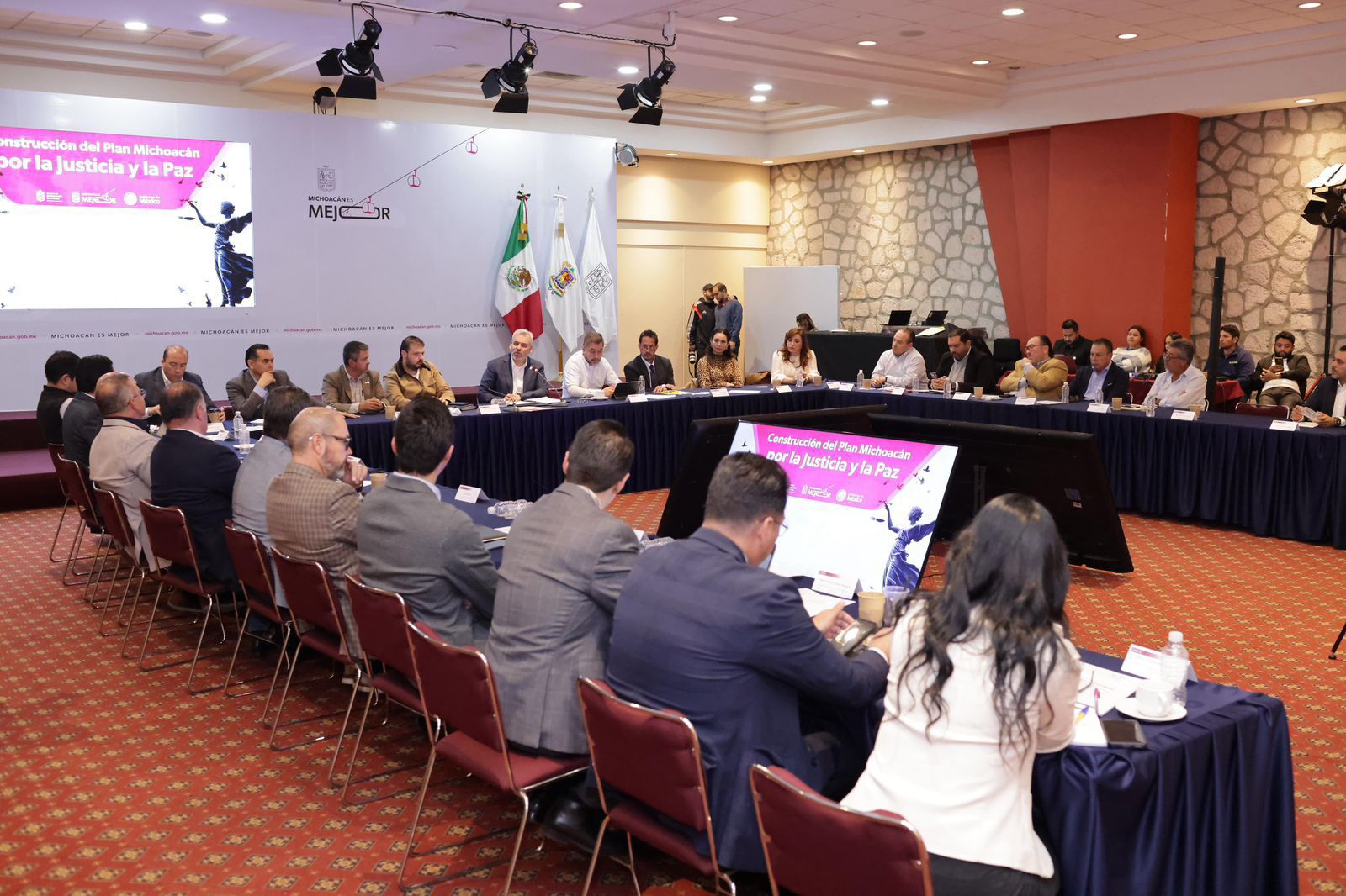 Con la incorporación del sector empresarial, avanza la integración del Plan Michoacán por la Paz y la Justicia: ARB