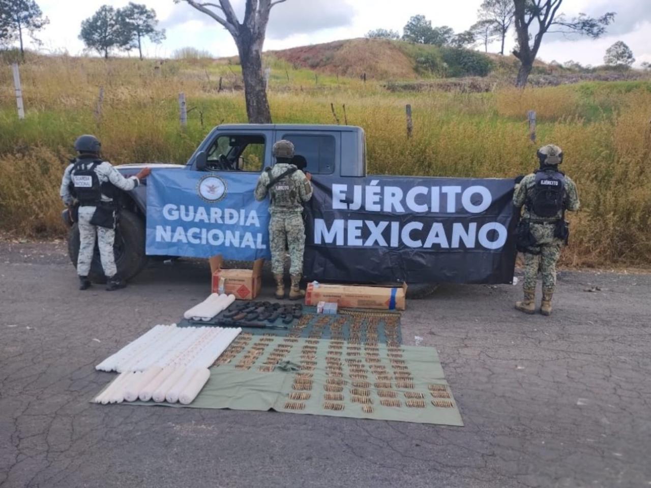 Ejército Mexicano y Guardia Nacional aseguran armamento y material explosivo en Michoacán Ejército Mexicano y Guardia Nacional aseguran armamento y material explosivo en Michoacán