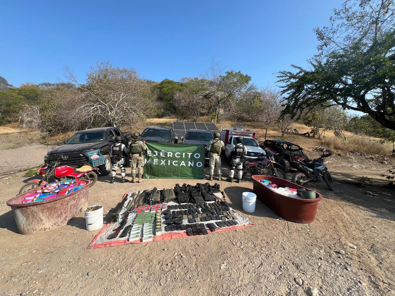 Más de 300 kilogramos de droga y 14 armas largas asegurados en Huetamo: SSP Más de 300 kilogramos de droga y 14 armas largas asegurados en Huetamo: SSP