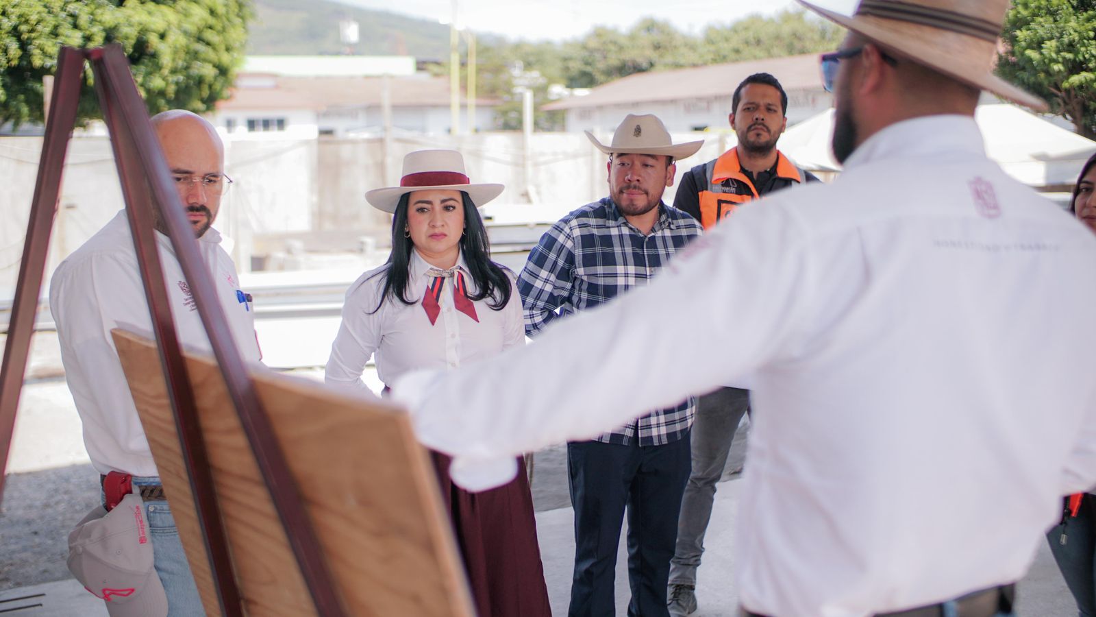 Instruye Gladyz Butanda a imprimir celeridad a obras realizadas en Uruapan Instruye Gladyz Butanda a imprimir celeridad a obras realizadas en Uruapan