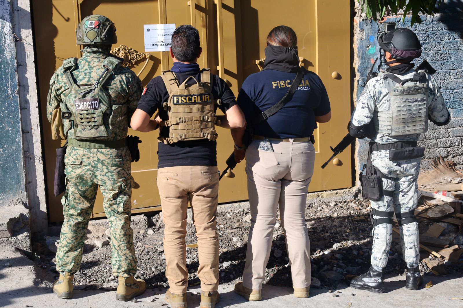 Fiscalía General ejecuta cateo en Morelia; aseguradas 450 dosis de metanfetamina y cartuchos útiles Fiscalía General ejecuta cateo en Morelia; aseguradas 450 dosis de metanfetamina y cartuchos útiles