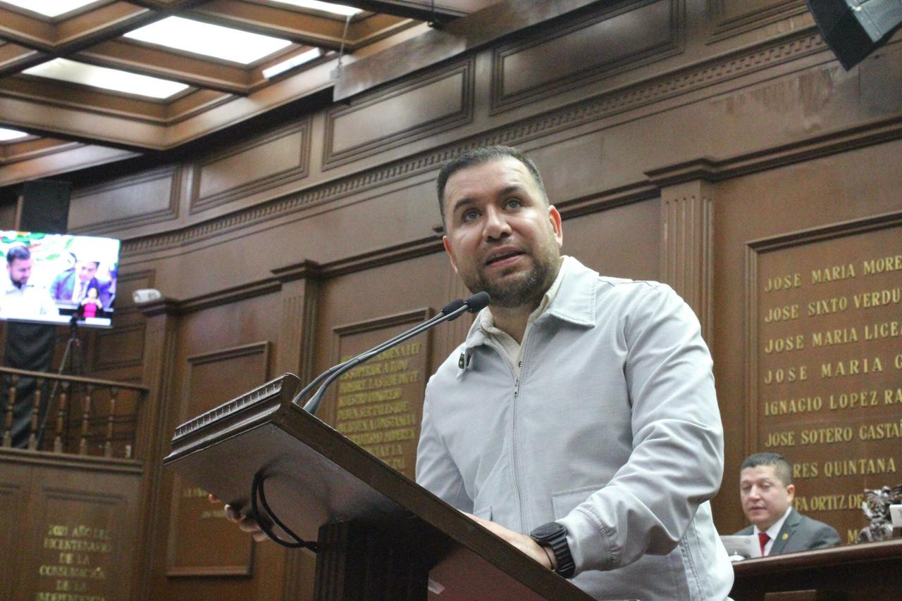 Plantea Reyes Galindo reforma para restringir circulación de camiones que transportan material peligroso