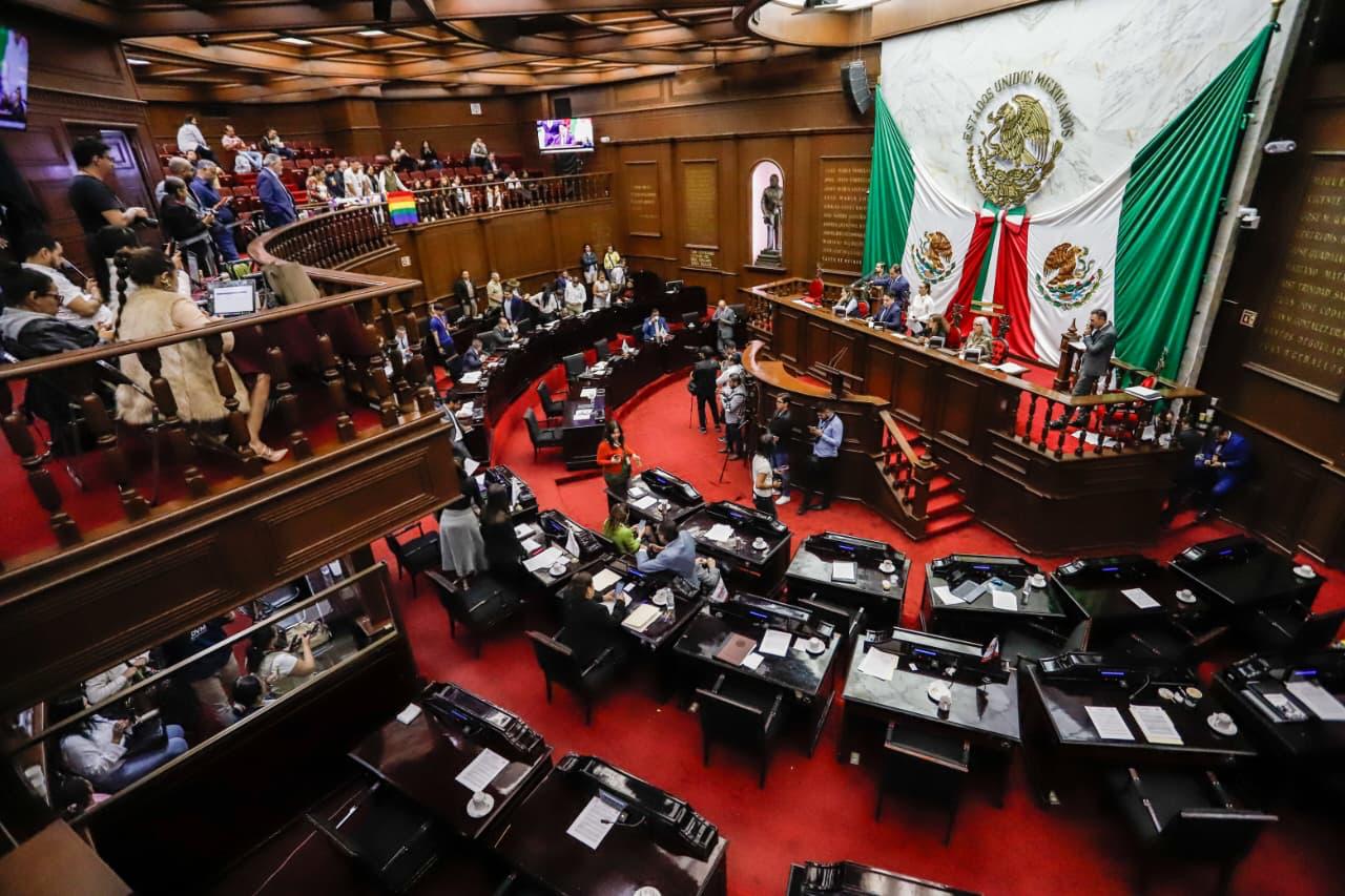 Prohíbe 76 Legislatura que prestadores de servicios públicos de transporte, trasladen a menores que viajen solos Prohíbe 76 Legislatura que prestadores de servicios públicos de transporte, trasladen a menores que viajen solos