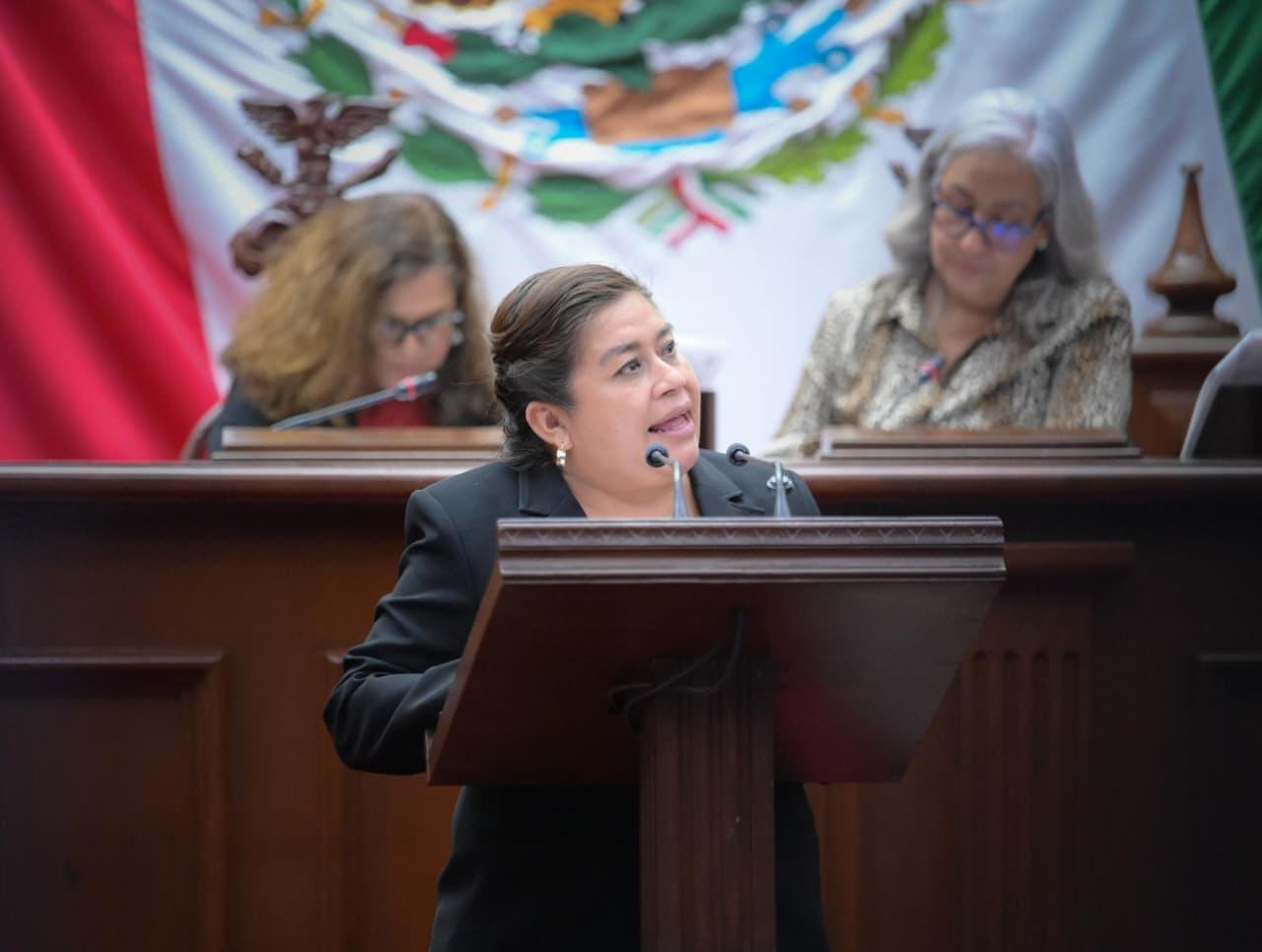A propuesta de Belinda Iturbide, 76 Legislatura exhorta a que centros comerciales otorguen dos horas de estacionamiento gratuito