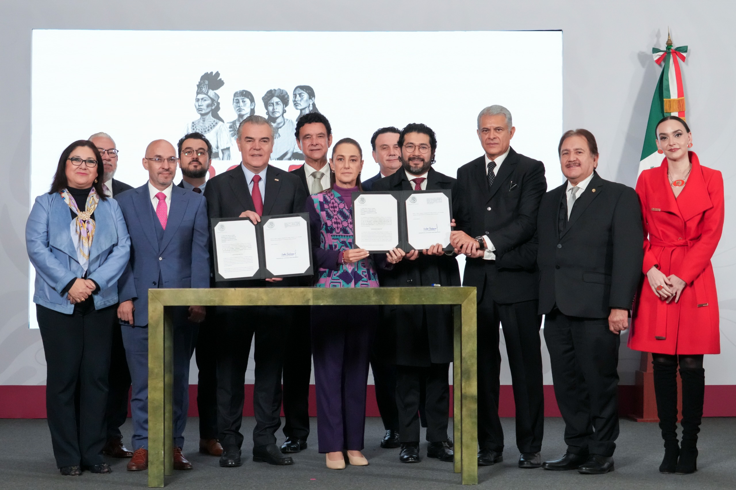 Presidenta anuncia proyecto de reforma para la implementación gradual de la jornada laboral de 40 horas Presidenta anuncia proyecto de reforma para la implementación gradual de la jornada laboral de 40 horas