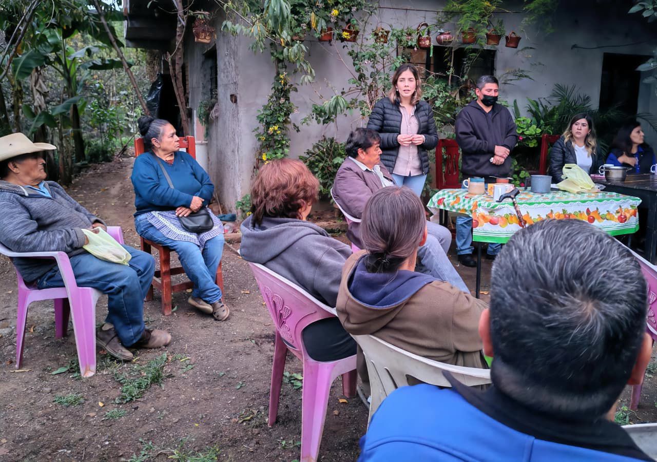 En Tzintzuntzan, Ayudando en serio a las comunidades y construyendo paz: Brissa Arroyo En Tzintzuntzan, Ayudando en serio a las comunidades y construyendo paz: Brissa Arroyo