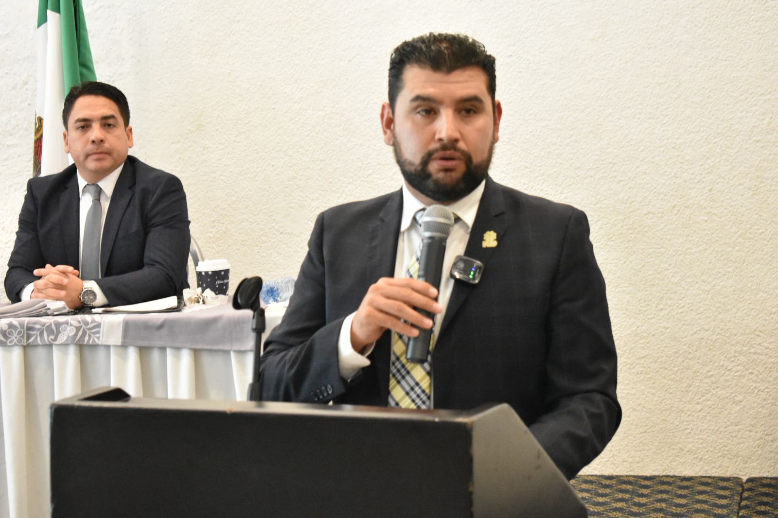 Octavio Ocampo impulsa reforma para erradicar la discriminación en las escuelas de Michoacán Octavio Ocampo impulsa reforma para erradicar la discriminación en las escuelas de Michoacán