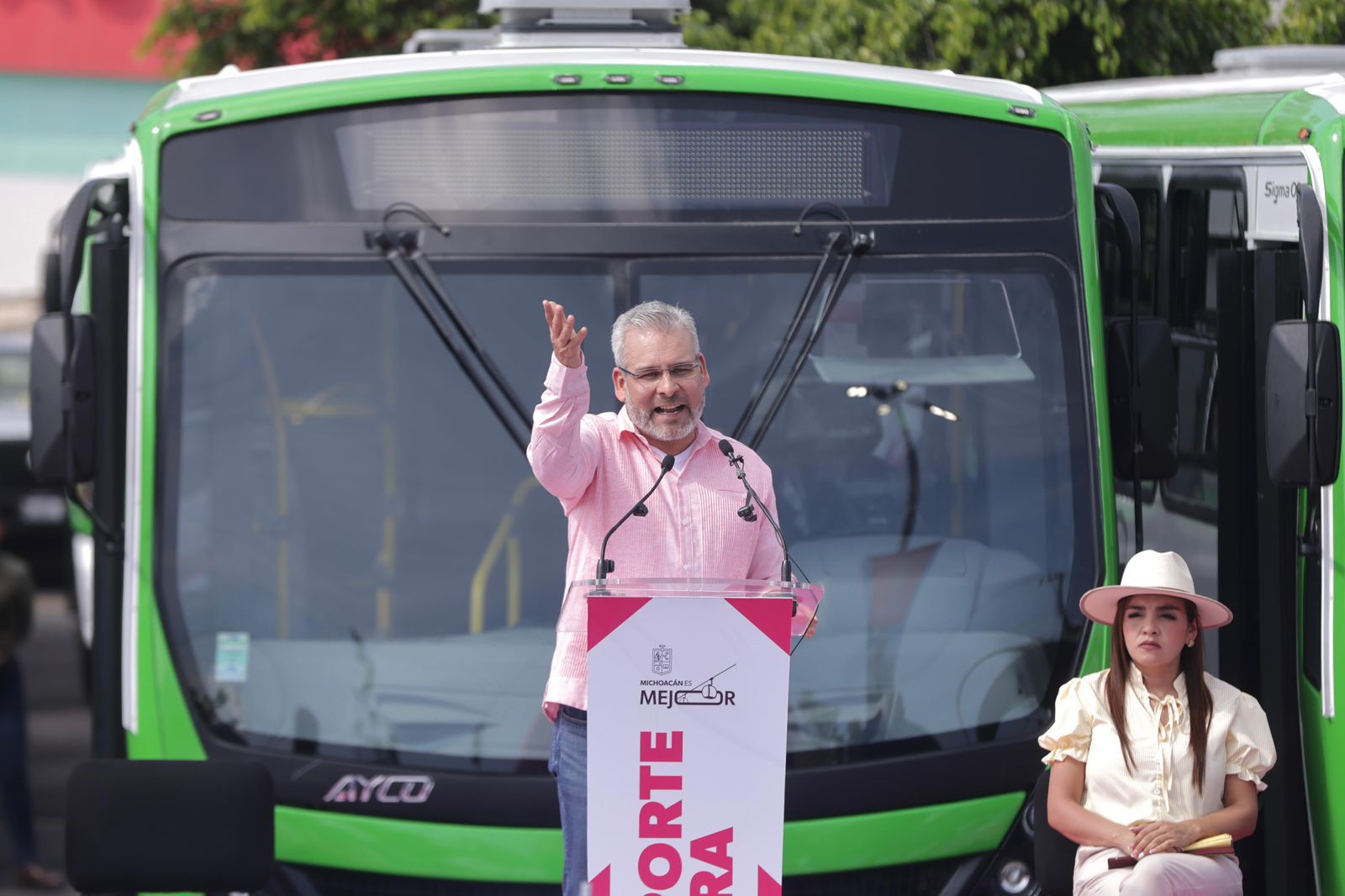 ARB moderniza el transporte en Uruapan; entrega primeras 80 unidades nuevas