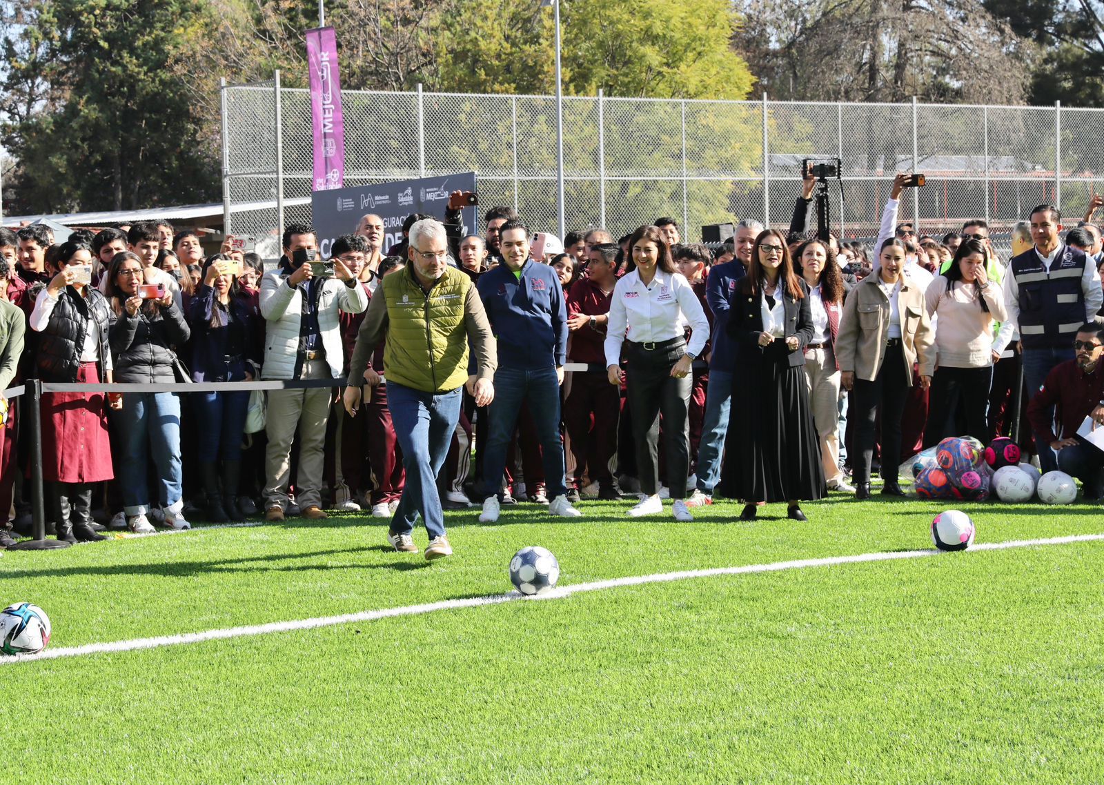 Inaugura ARB 2 canchas de fútbol 7 en Secundaria 2 de Morelia