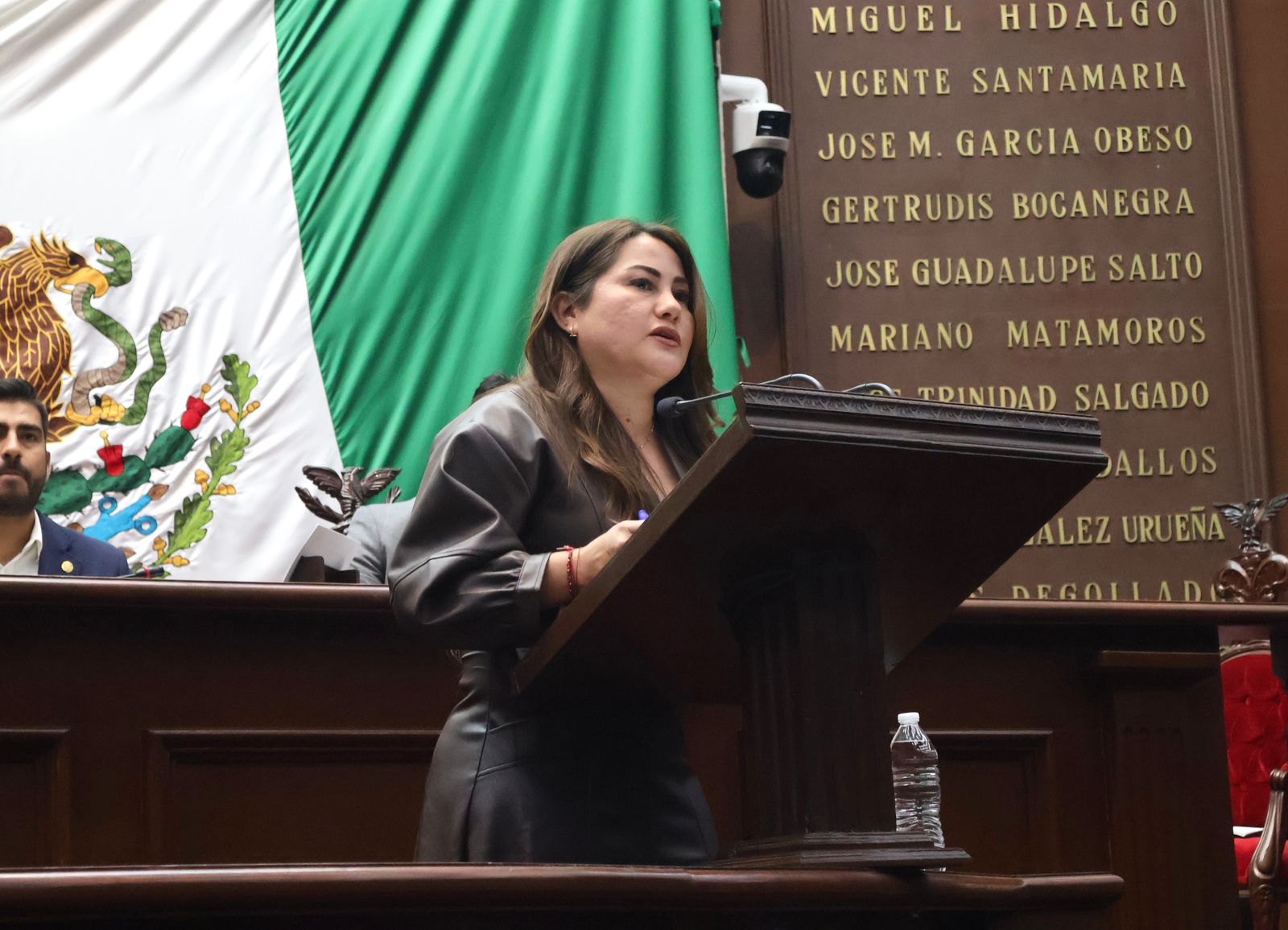 Jackie Avilés presenta iniciativa para fortalecer la protección y seguridad de las mujeres