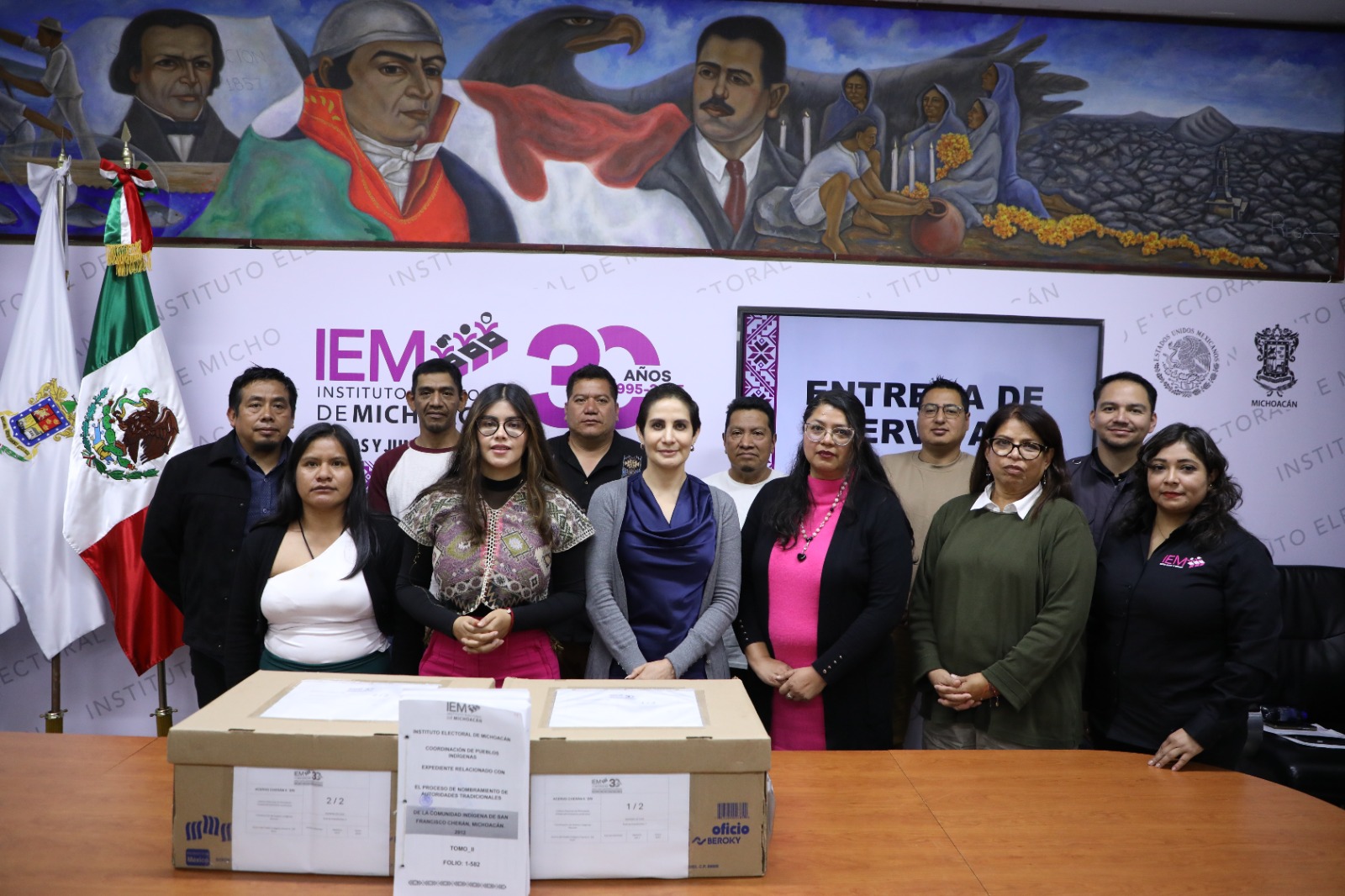 IEM entrega a la comunidad de Cherán-K’eri copias certificadas de su archivo histórico sobre el proceso de autogobierno