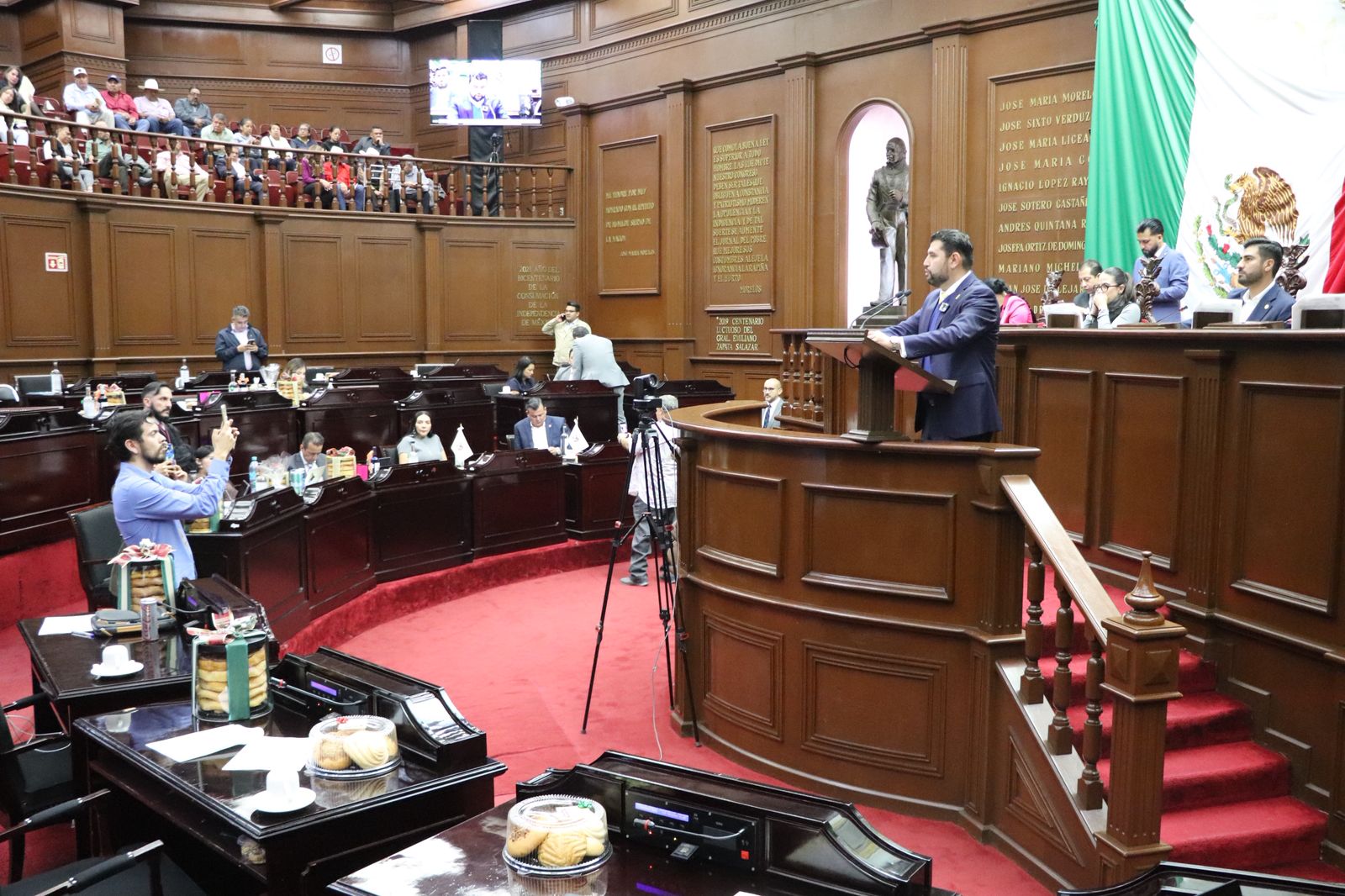 Octavio Ocampo presenta punto de acuerdo para exhortar a reforzar la seguridad en los santuarios de la Mariposa Monarca Octavio Ocampo presenta punto de acuerdo para exhortar a reforzar la seguridad en los santuarios de la Mariposa Monarca