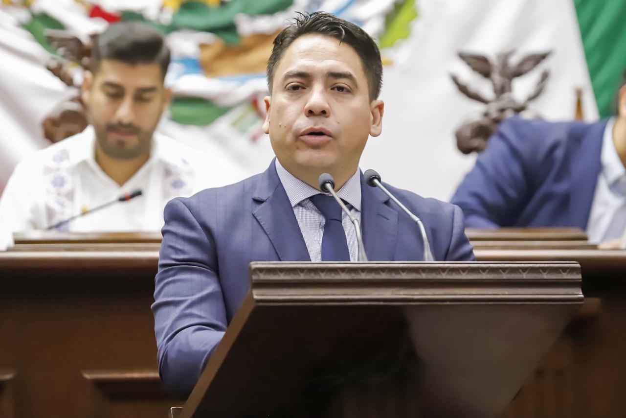 Iván Vera presenta reforma para proteger a niñas, niños y adolescentes frente a la violencia digital en Michoacán Iván Vera presenta reforma para proteger a niñas, niños y adolescentes frente a la violencia digital en Michoacán