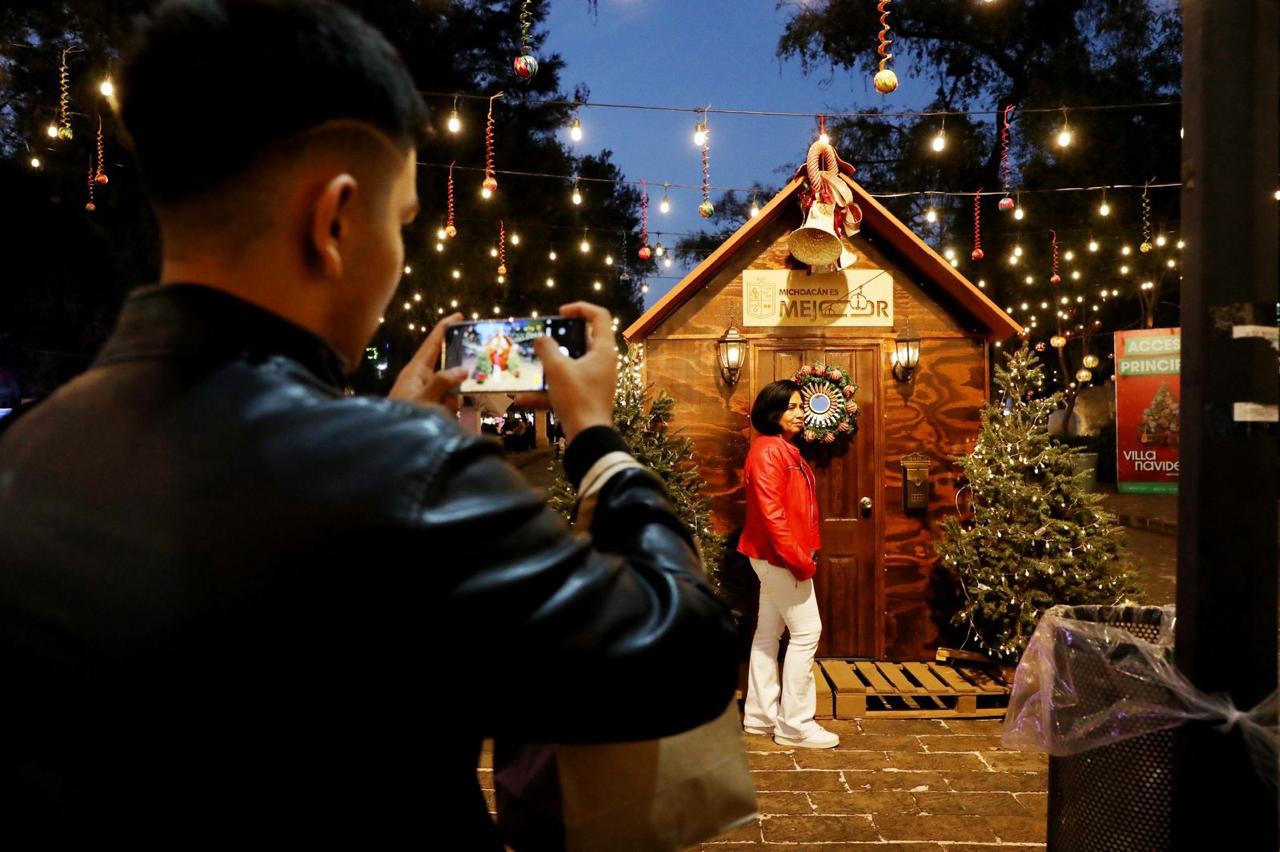 Hoy se inaugura la Villa Navideña con la presencia de Donovan Carrillo Hoy se inaugura la Villa Navideña con la presencia de Donovan Carrillo