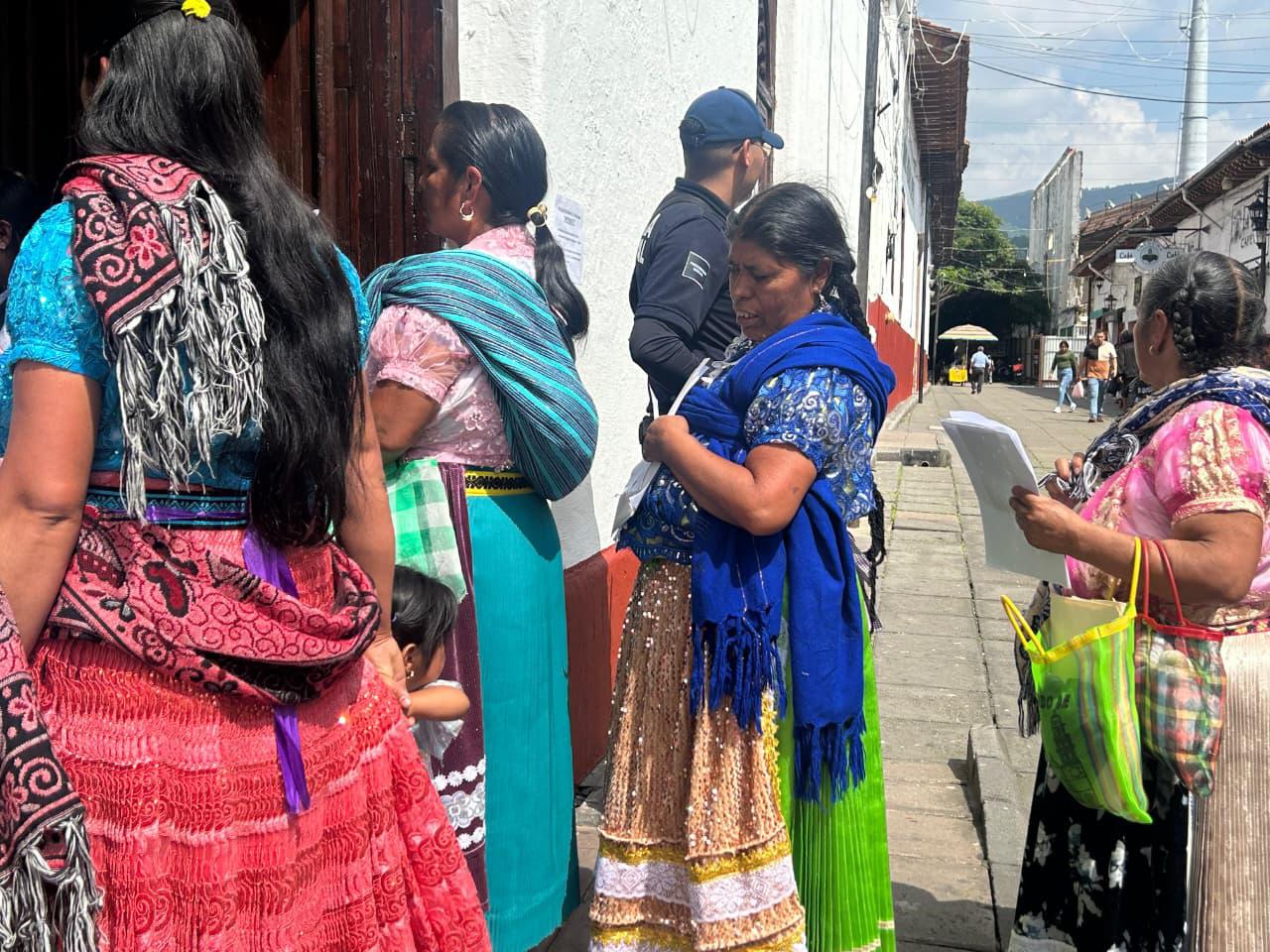 Finabien entregará 5 mil créditos ApoyArte a mujeres indígenas de 50 comunidades de Pátzcuaro, Uruapan y Cherán Finabien entregará 5 mil créditos ApoyArte a mujeres indígenas de 50 comunidades de Pátzcuaro, Uruapan y Cherán