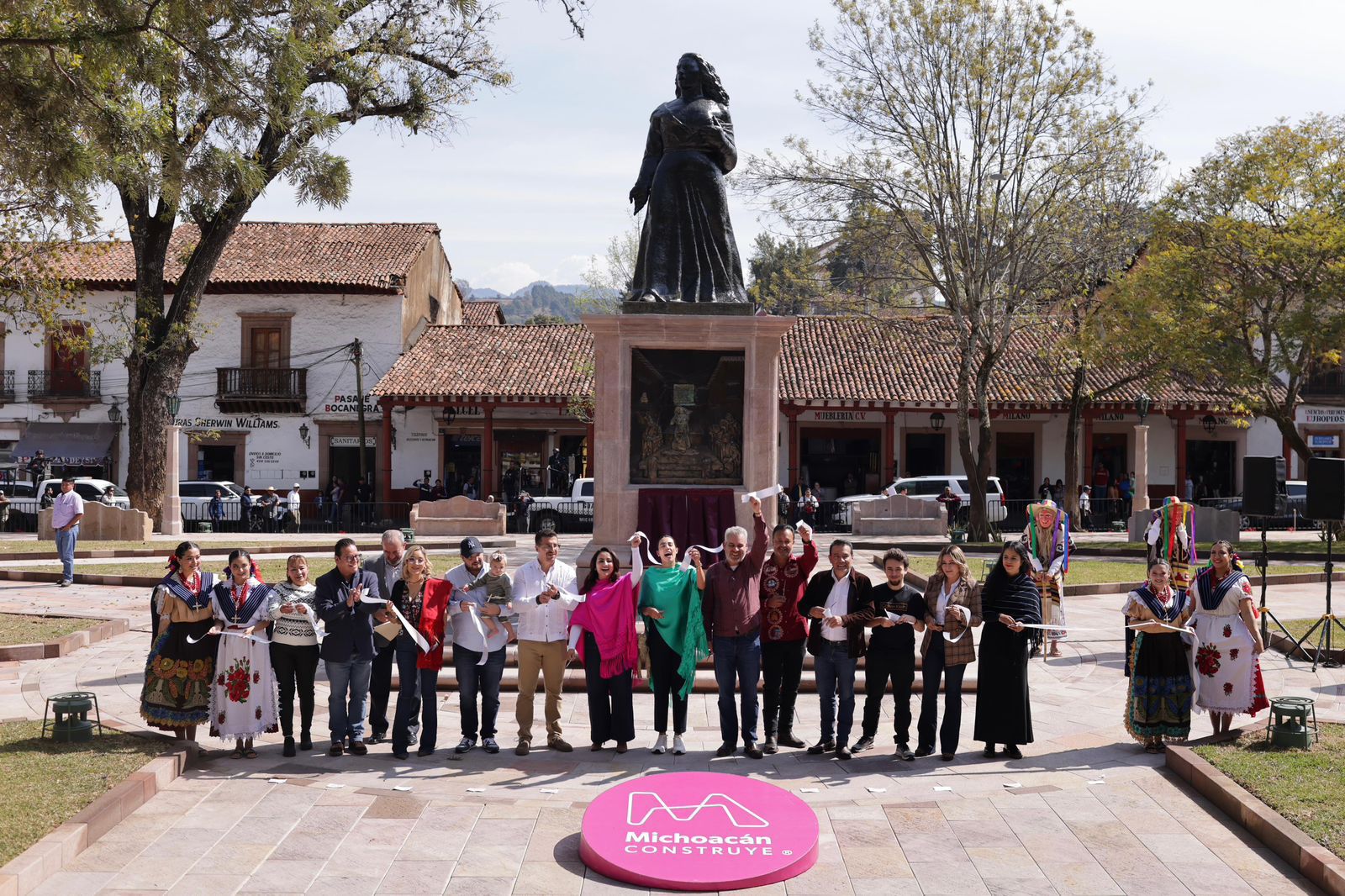 Inauguran ARB y Josefina Rodríguez remodelación de la Plaza Gertrudis Bocanegra; impulsará el turismo de Pátzcuaro Inauguran ARB y Josefina Rodríguez remodelación de la Plaza Gertrudis Bocanegra; impulsará el turismo de Pátzcuaro