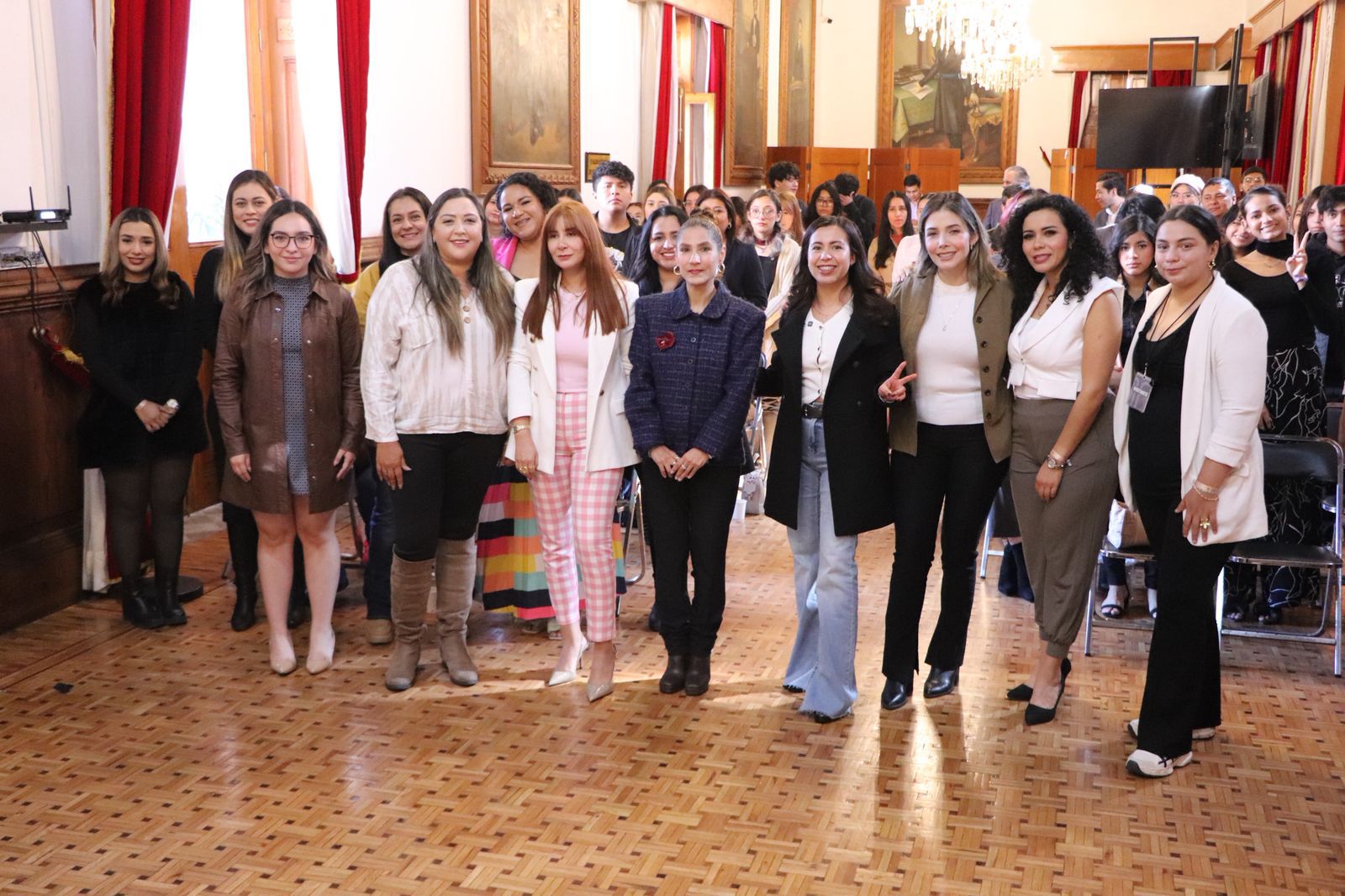 Hoy las mujeres podemos conciliar diversos roles y dar resultados: Brissa Arroyo