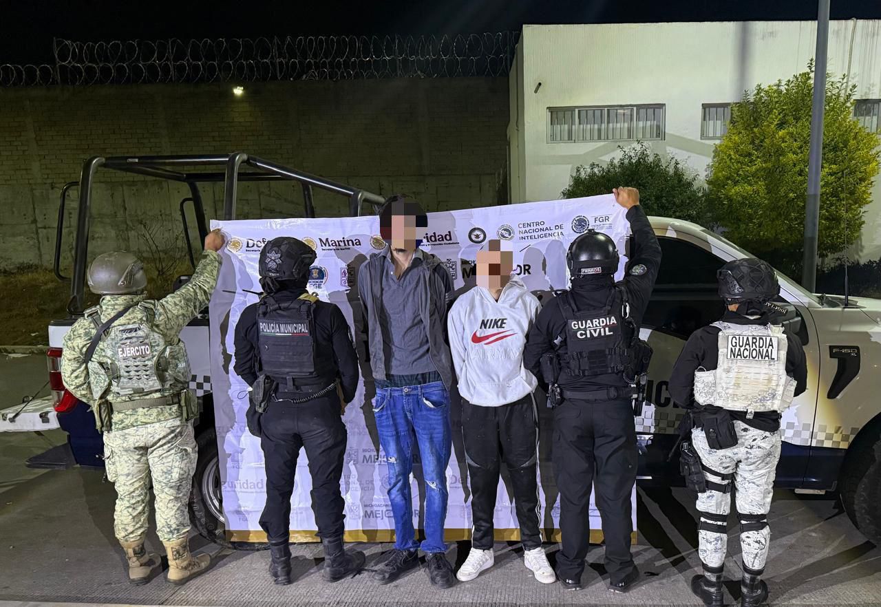 SSP detiene a 3 hombres en Zamora y Jacona; asegura arma de fuego y droga