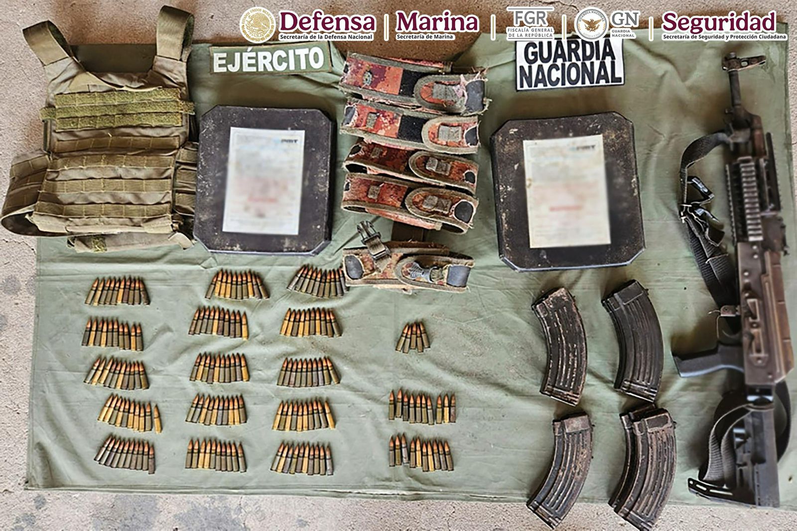 Autoridades Federales y estatales detienen a 17 personas, aseguran 10 armas de fuego y vehículos en Michoacán