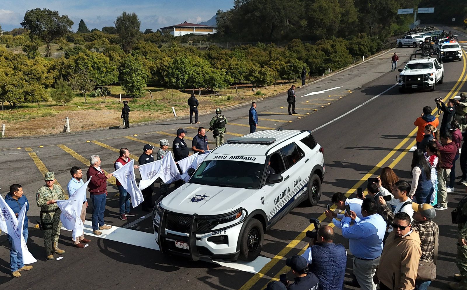 Pone en marcha Bedolla operativo “Guardianes del Camino” en la carretera Uruapan-Peribán