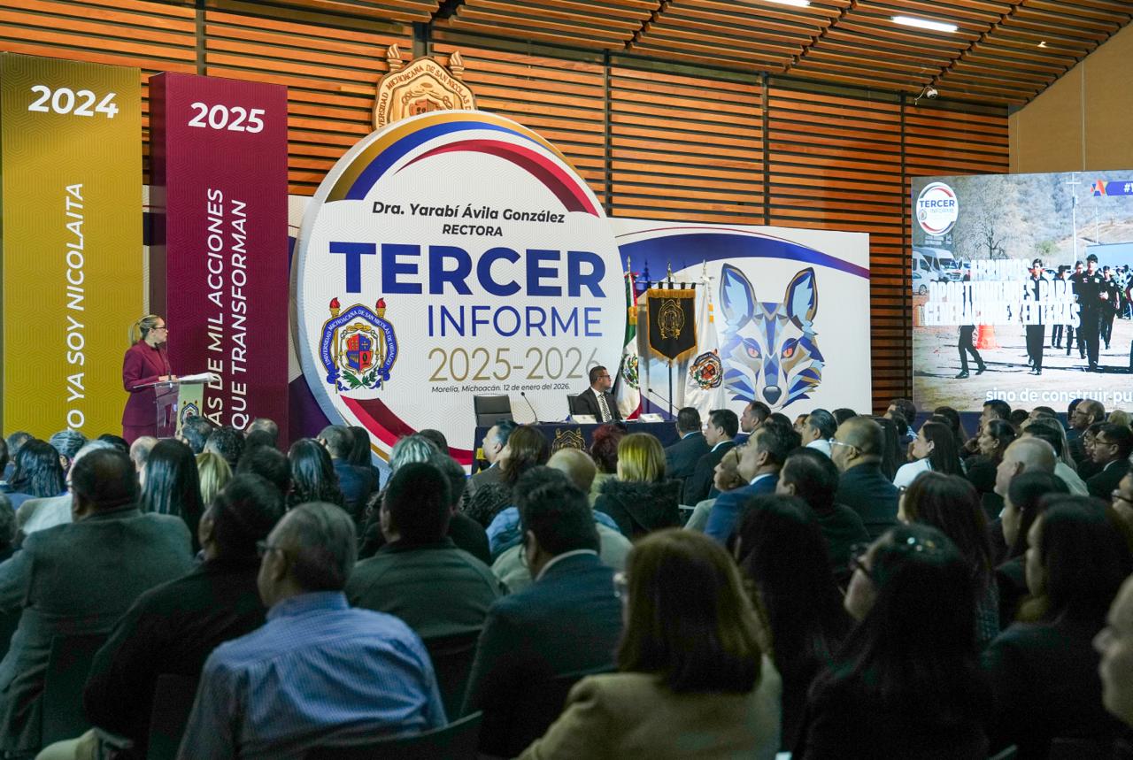 Yarabí Ávila rinde Tercer Informe de Actividades