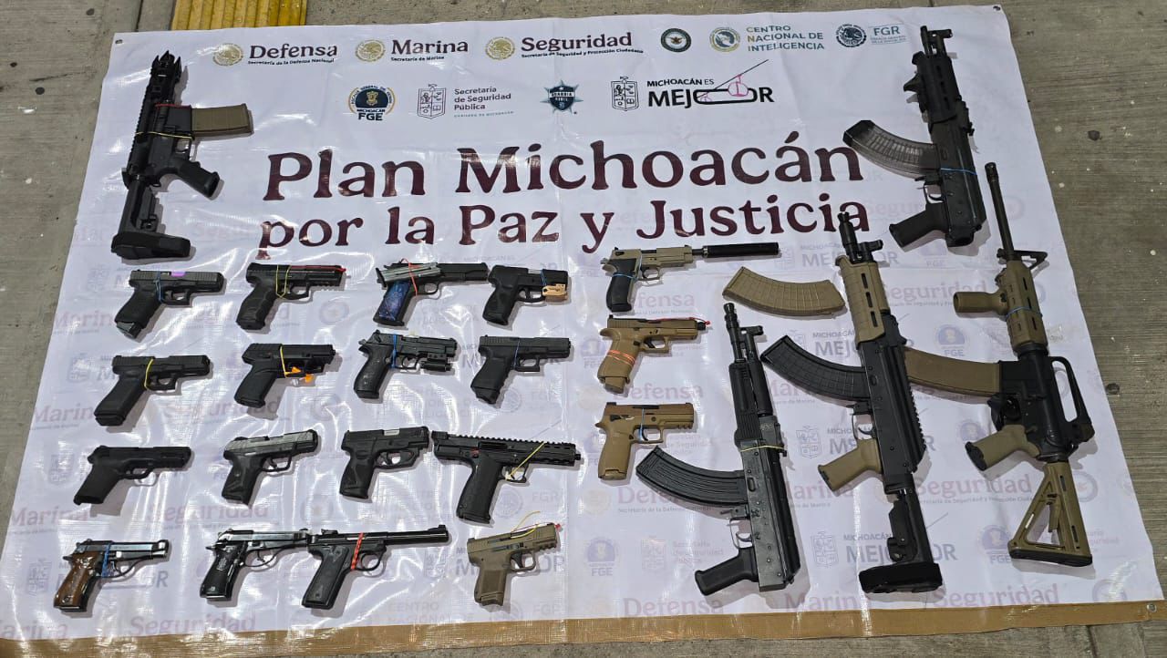 Detenidos entre Michoacán y Guanajuato un hombre y un menor de edad con 24 armas