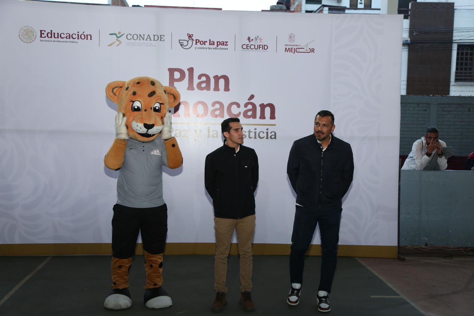 Deportistas morelianos se ejercitan por la Paz junto a Rommel Pacheco